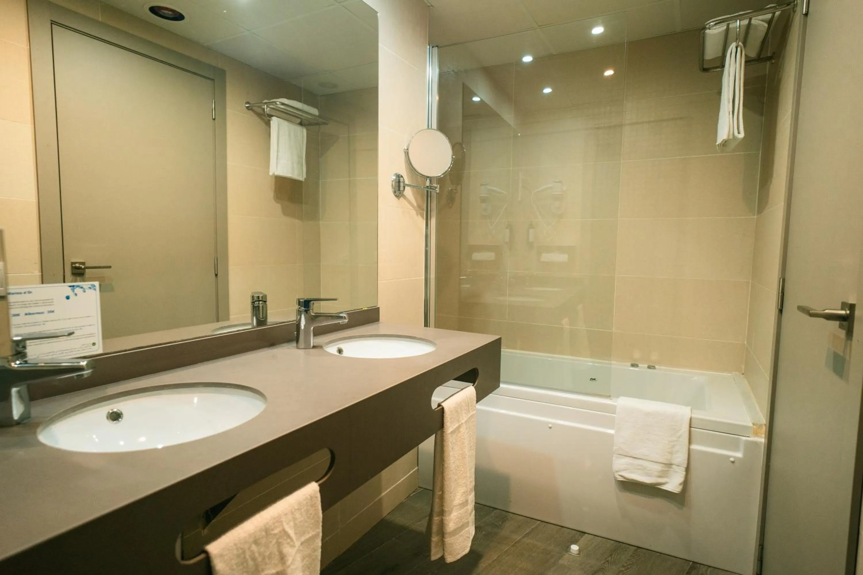 Bath, Bathroom in Marina d'Or ® Hotel Marina d'Or Balneario 5*