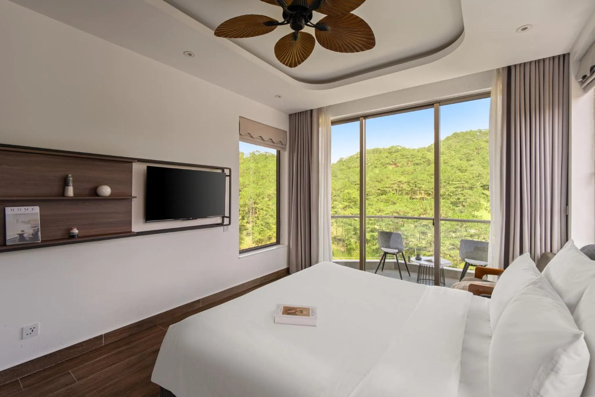 Bed in Payon Dalat Villa