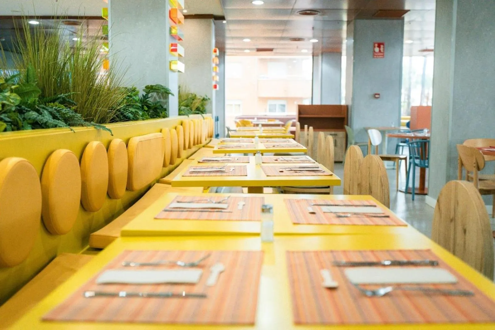 Restaurant/places to eat in Hotel Magic Games 4