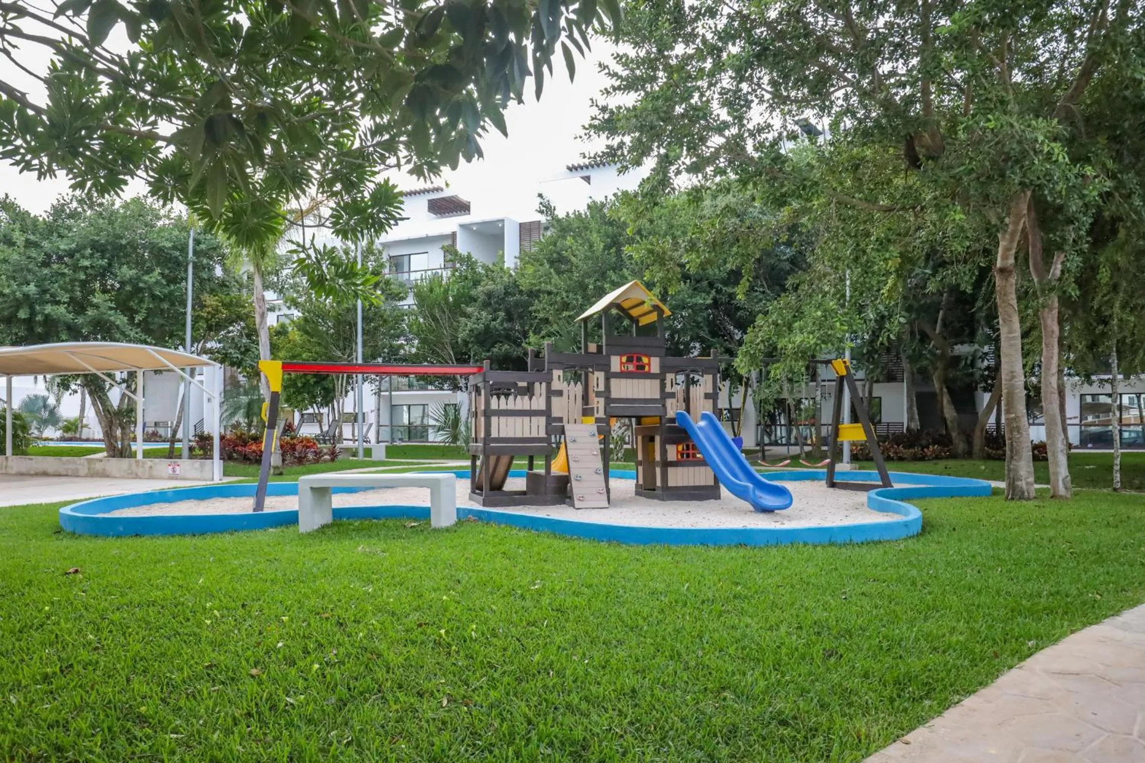 Children play ground in Departamento Lirios Residencial para 5 Alberca