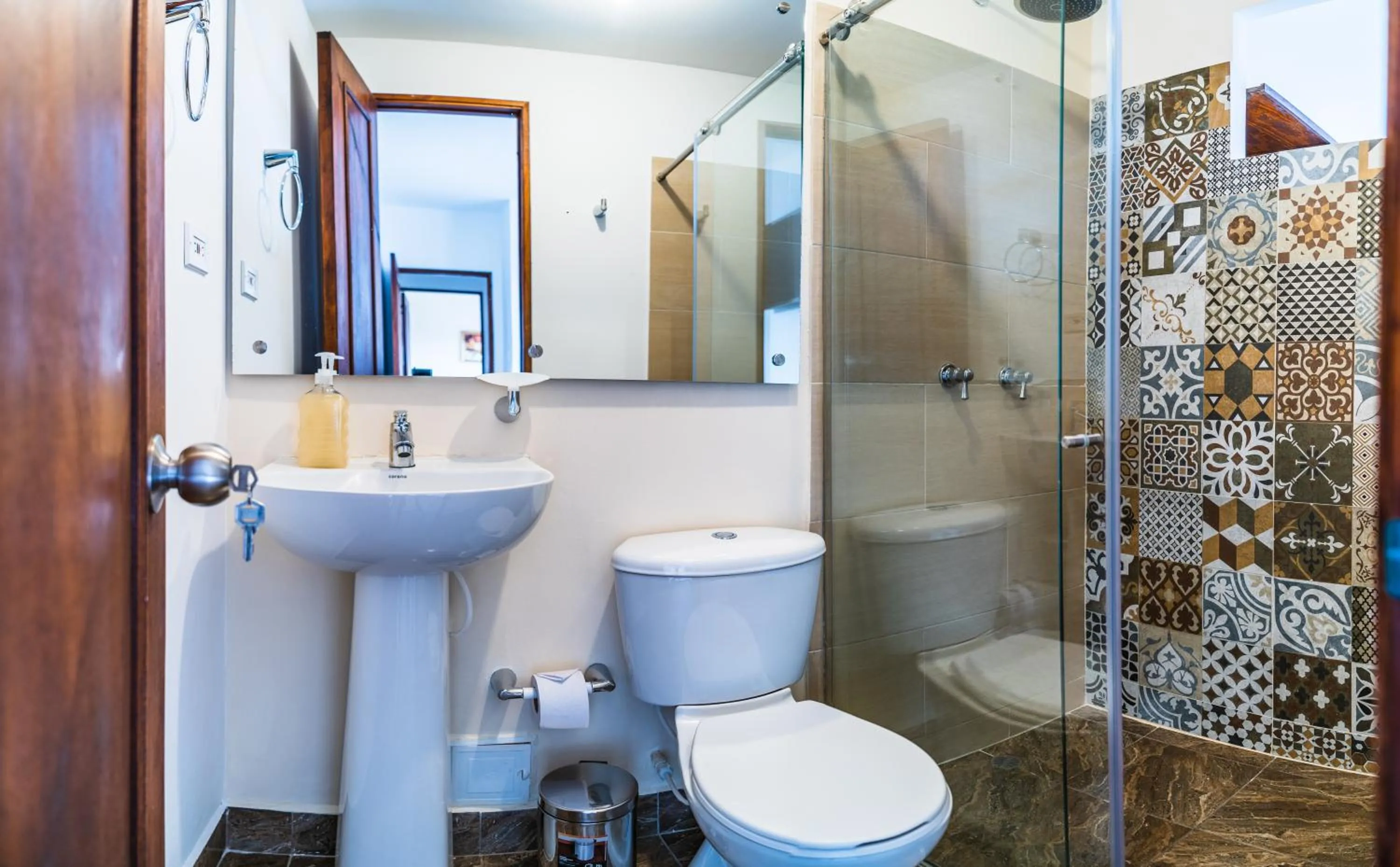 Shower in CASA LOMA HOTEL BOUTIQUE & TERRAZA GASTRO