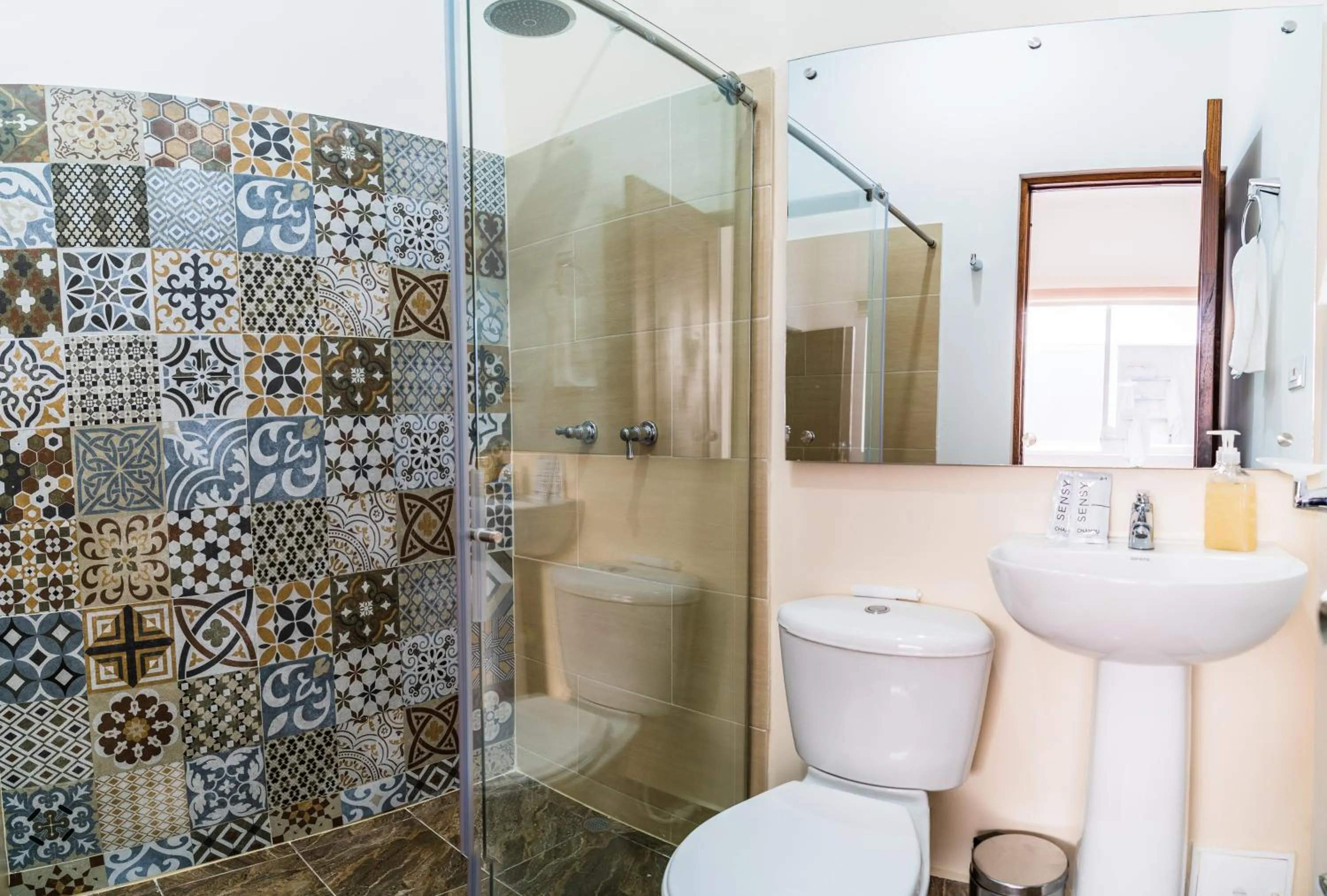 Shower in CASA LOMA HOTEL BOUTIQUE & TERRAZA GASTRO