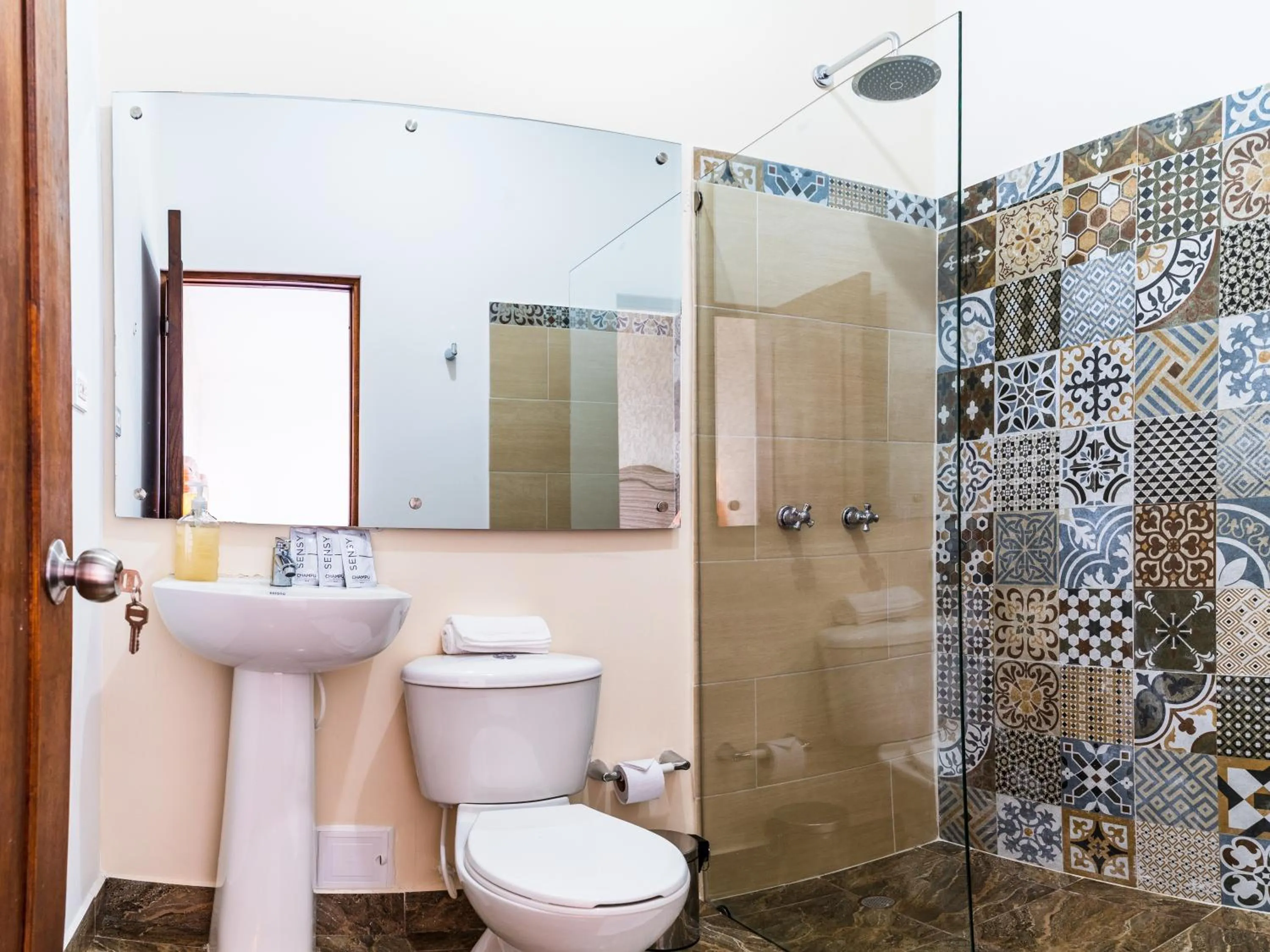 Shower in CASA LOMA HOTEL BOUTIQUE & TERRAZA GASTRO