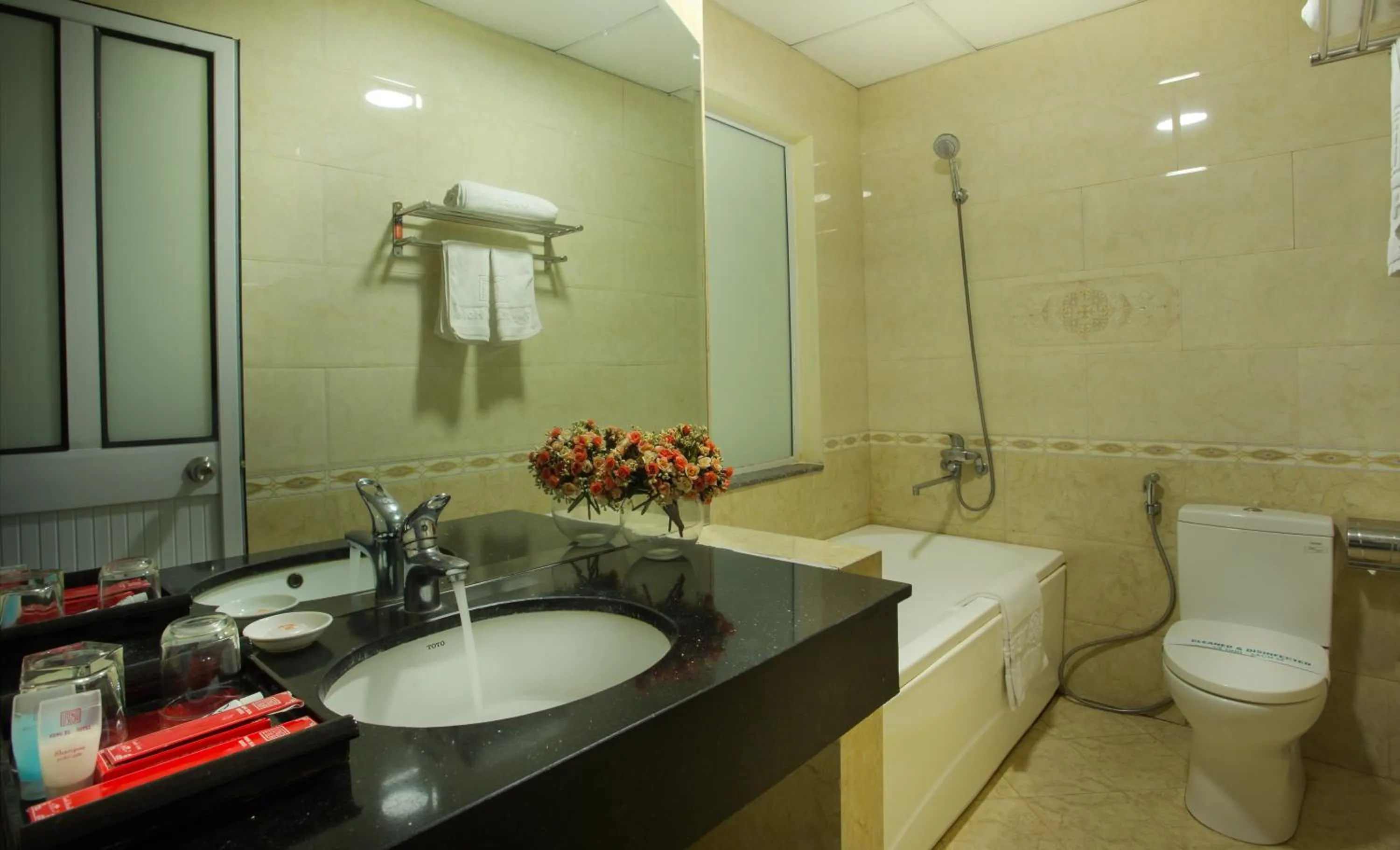 Shower in Vong Xua Boutique Hotel