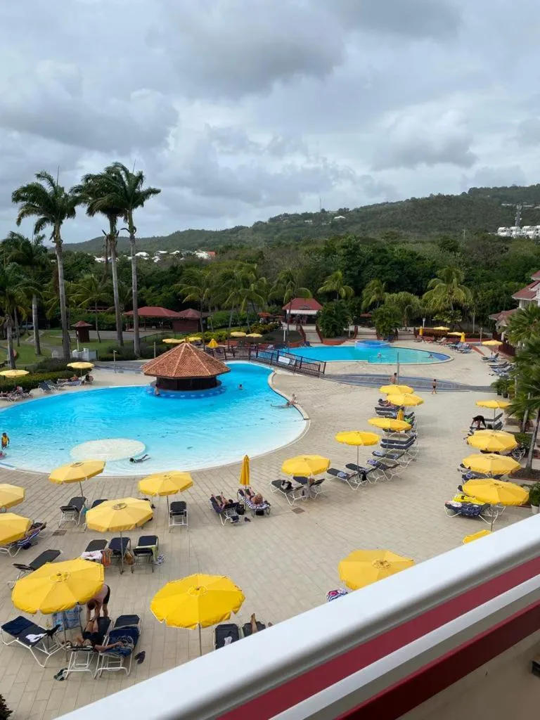 Swimming pool in Studio Tropical avec vue mer dans une résidence hôtelière