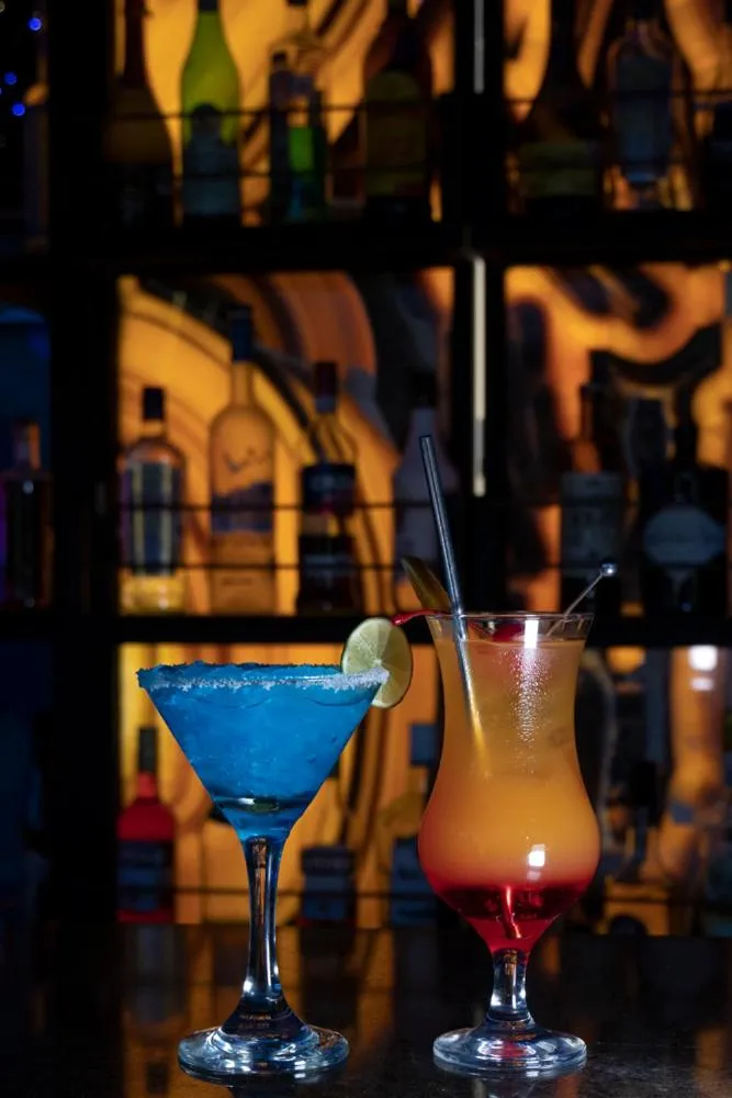 Restaurant/places to eat in Suites MINE