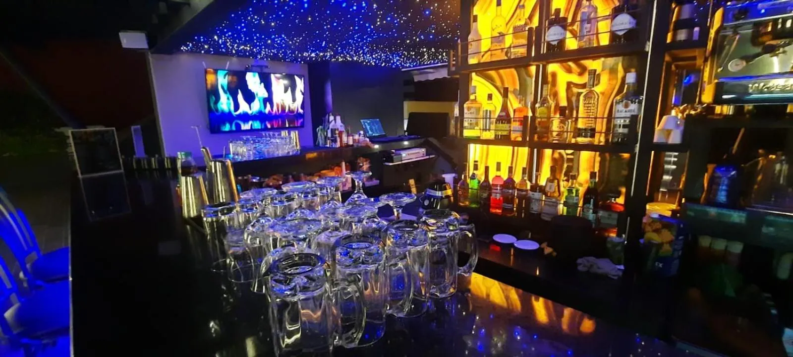 Lounge or bar in Suites MINE