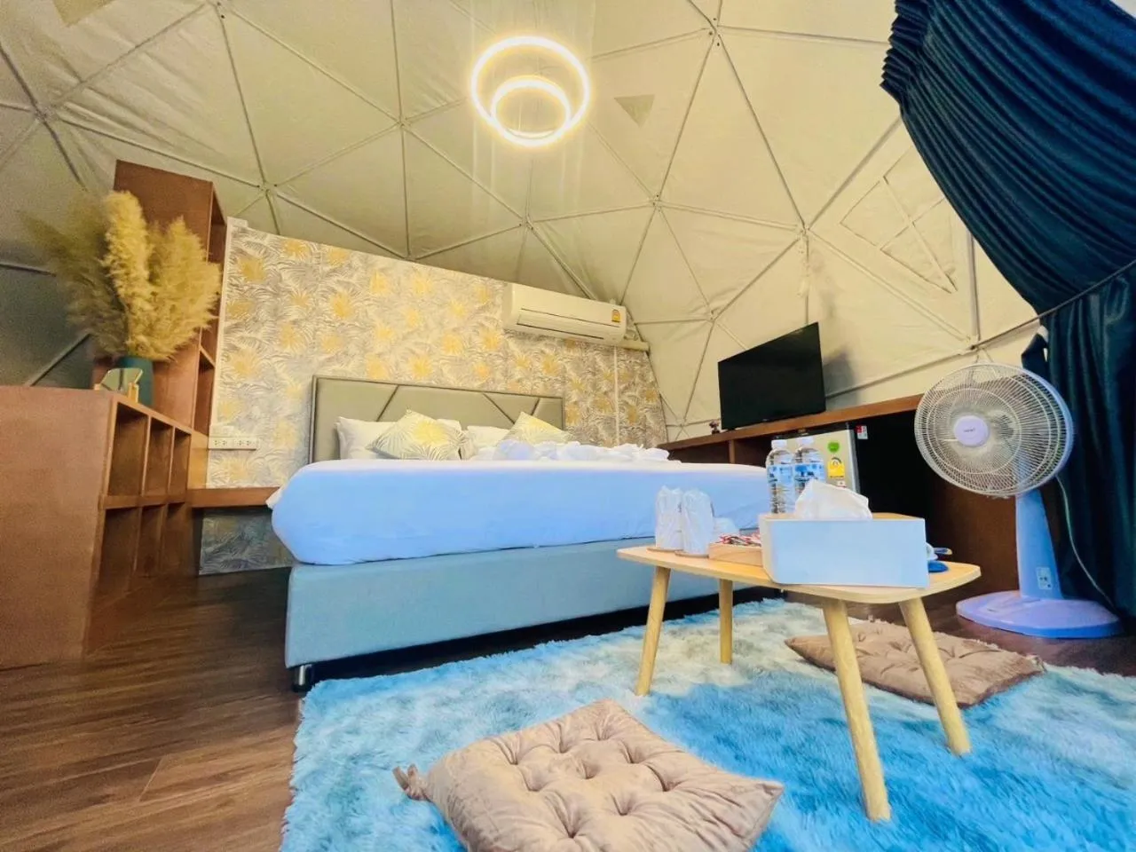 Bed in PaPa Q suite Resort