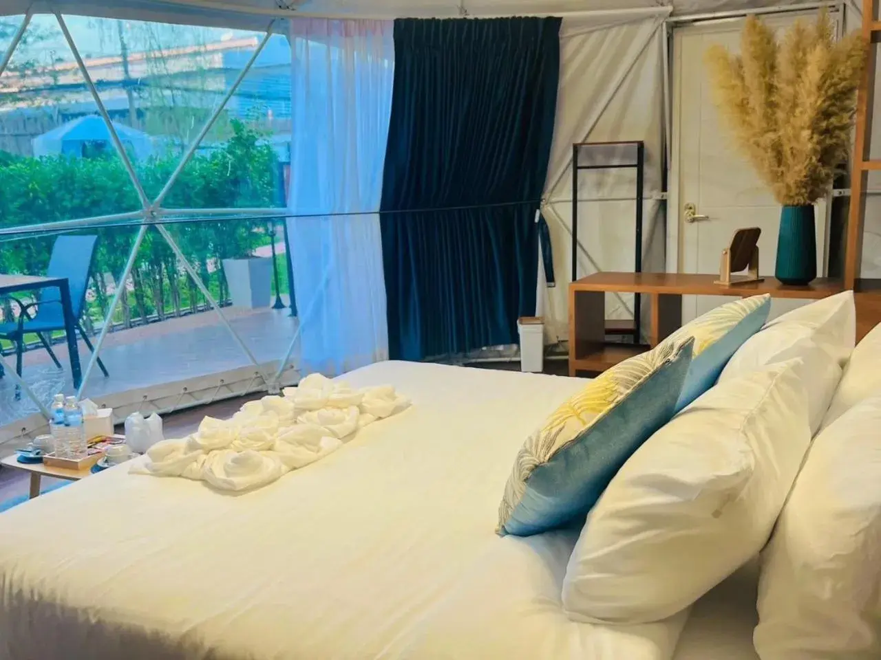 Property building, Bed in PaPa Q suite Resort Property building, Bed in PaPa Q suite Resort