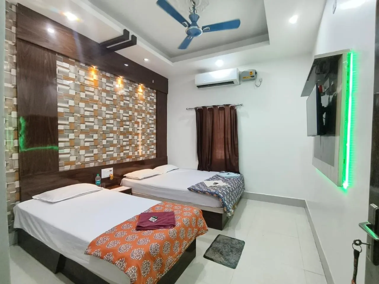 Bed in Hotel Bobby house 450m from beach & 1 km from temple