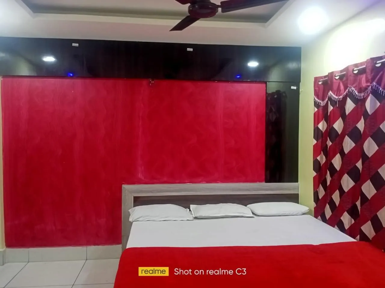 Bed in Hotel Bobby house 450m from beach & 1 km from temple