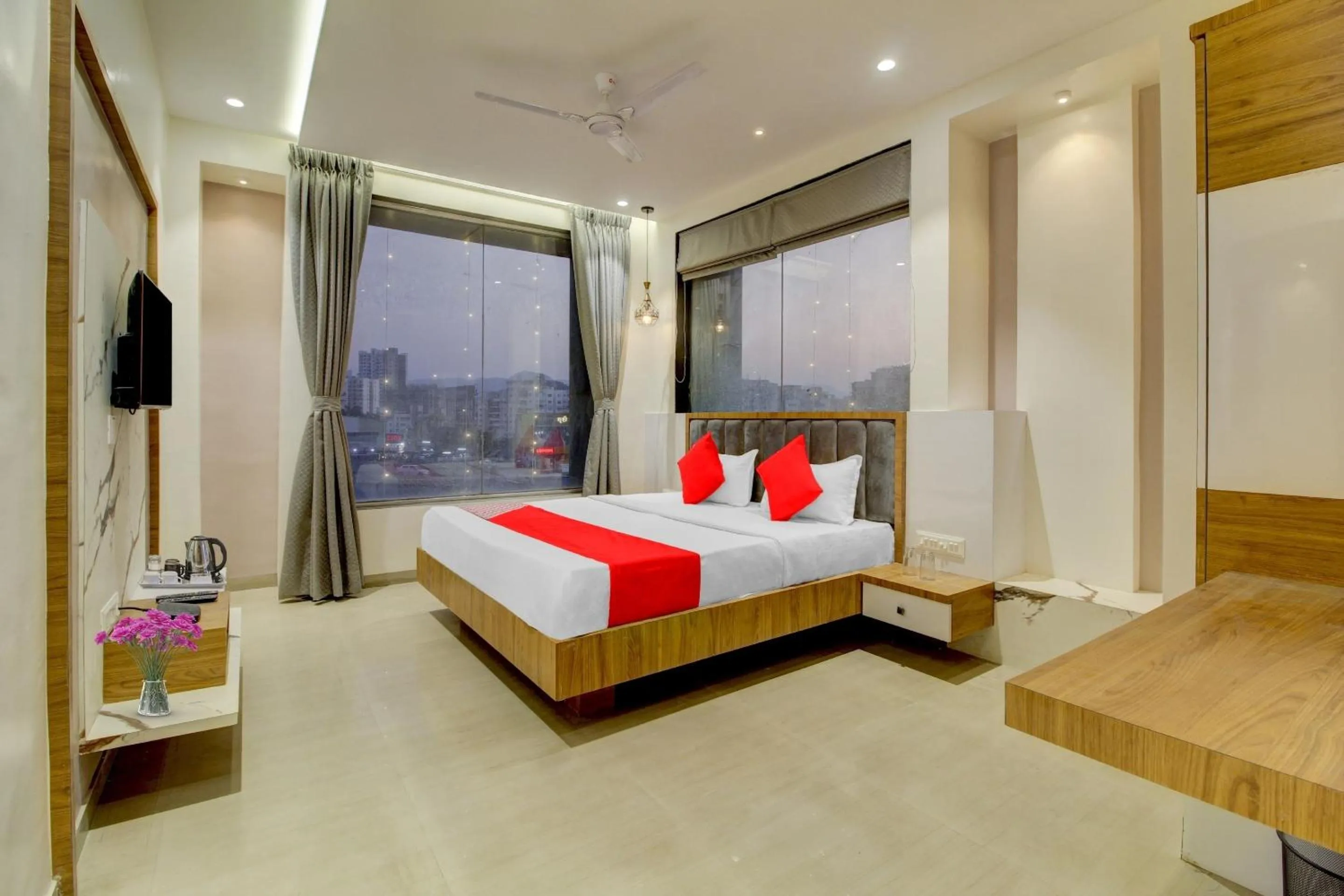 Bedroom in Super Collection O Kesar Inn Banquet & Lodging