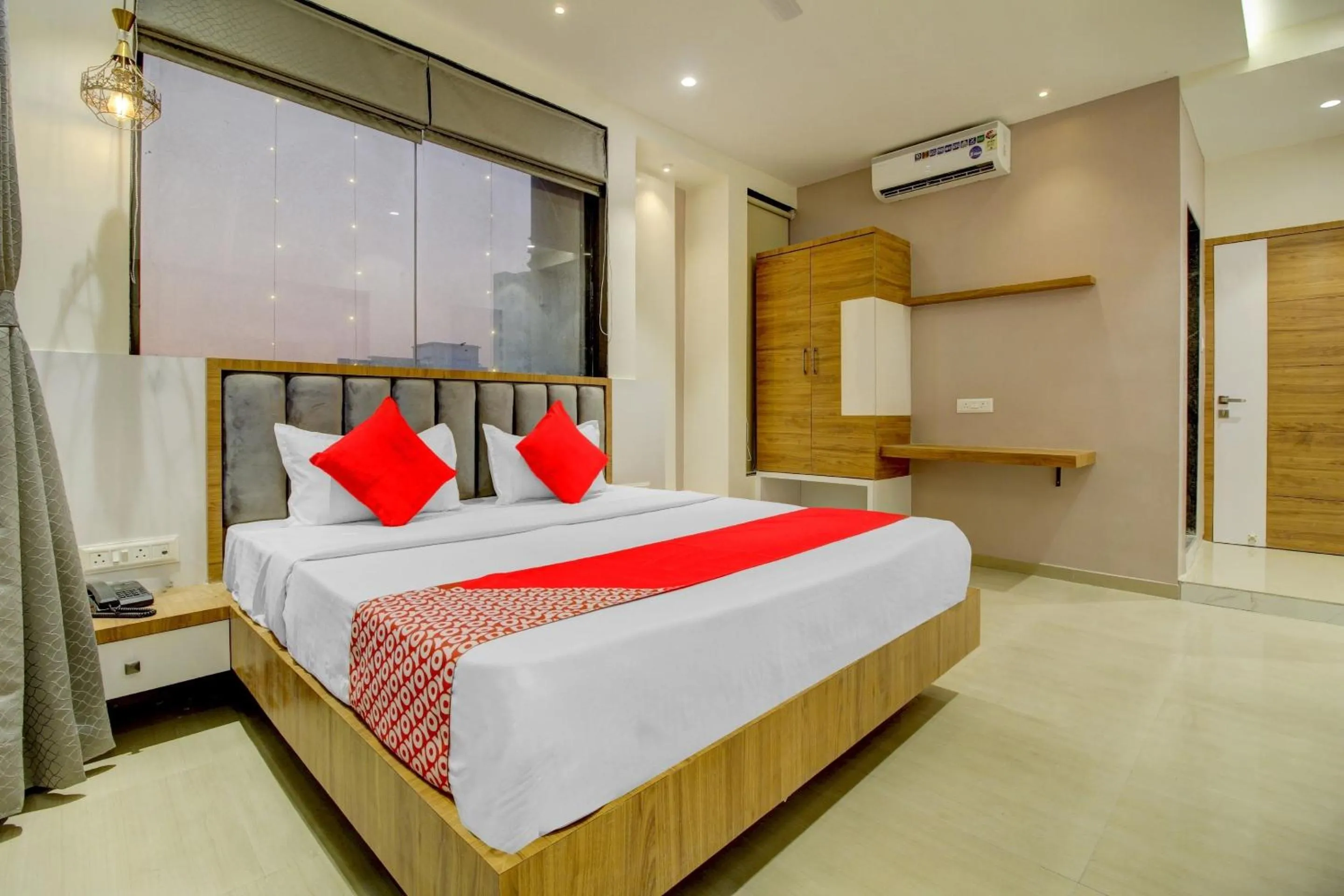 Bedroom in Super Collection O Kesar Inn Banquet & Lodging