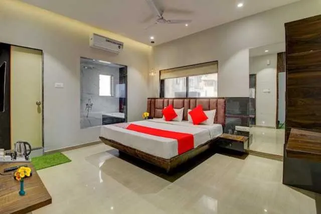 Bedroom in Super Collection O Kesar Inn Banquet & Lodging