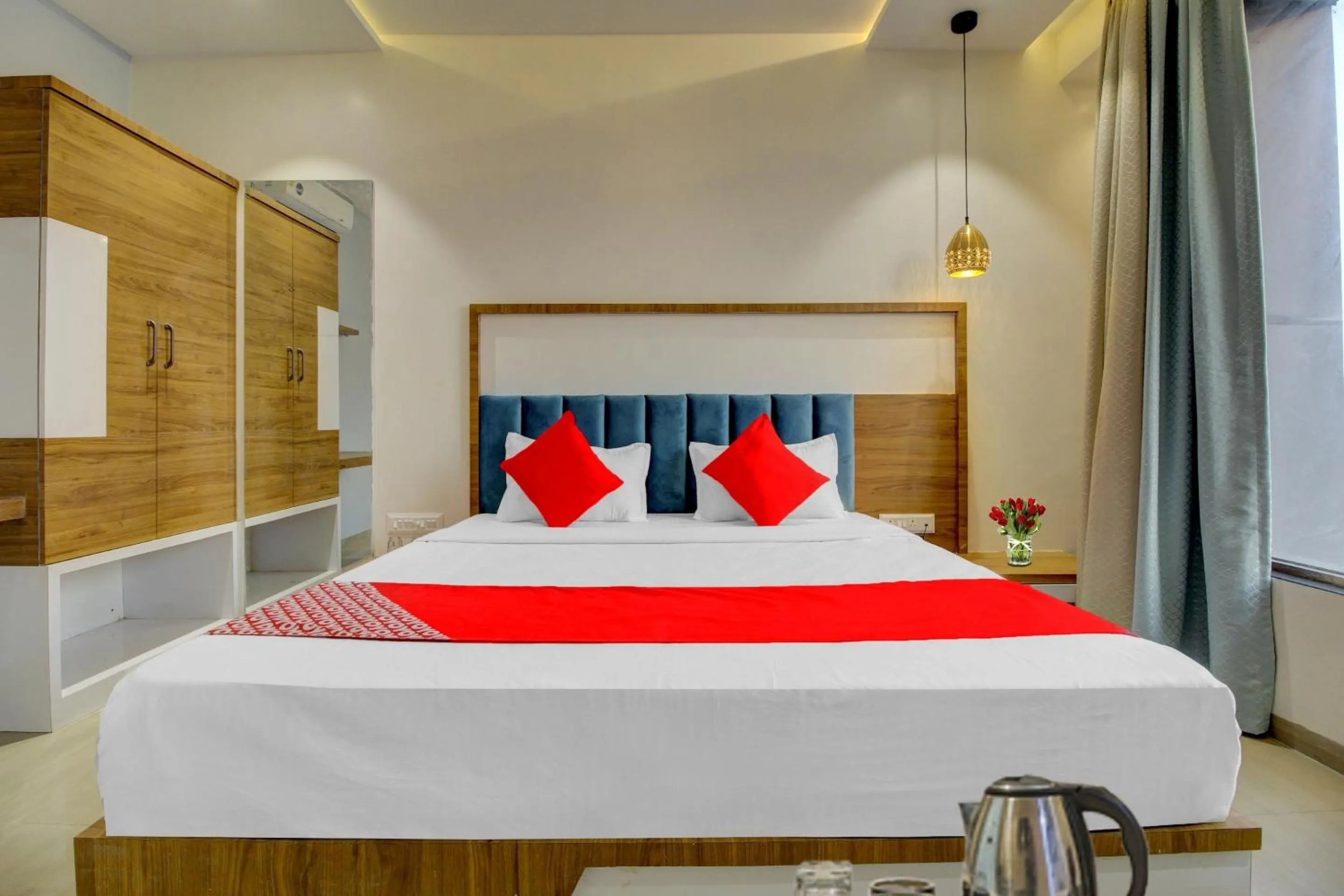 Bedroom in Super Collection O Kesar Inn Banquet & Lodging