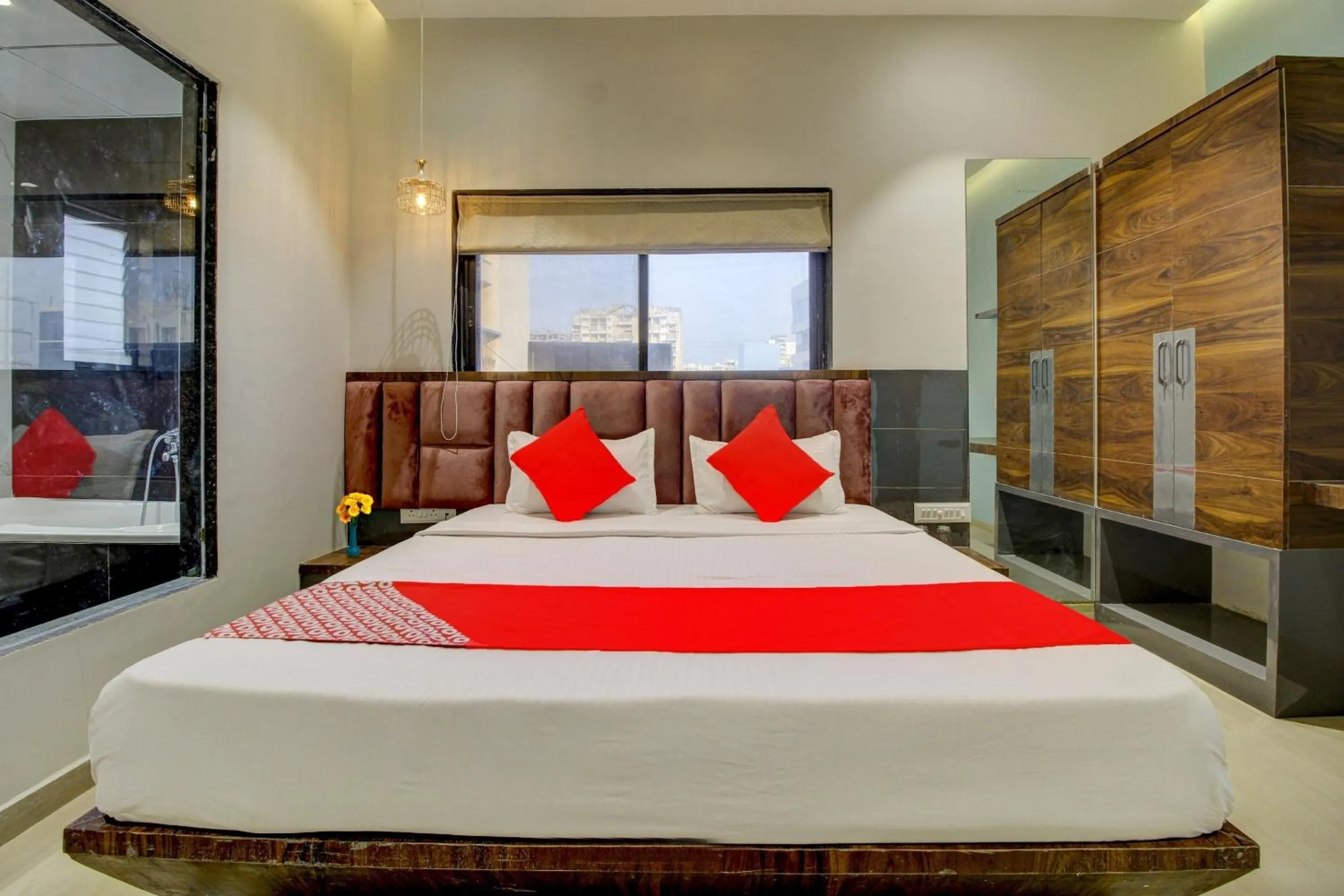 Bedroom in Super Collection O Kesar Inn Banquet & Lodging