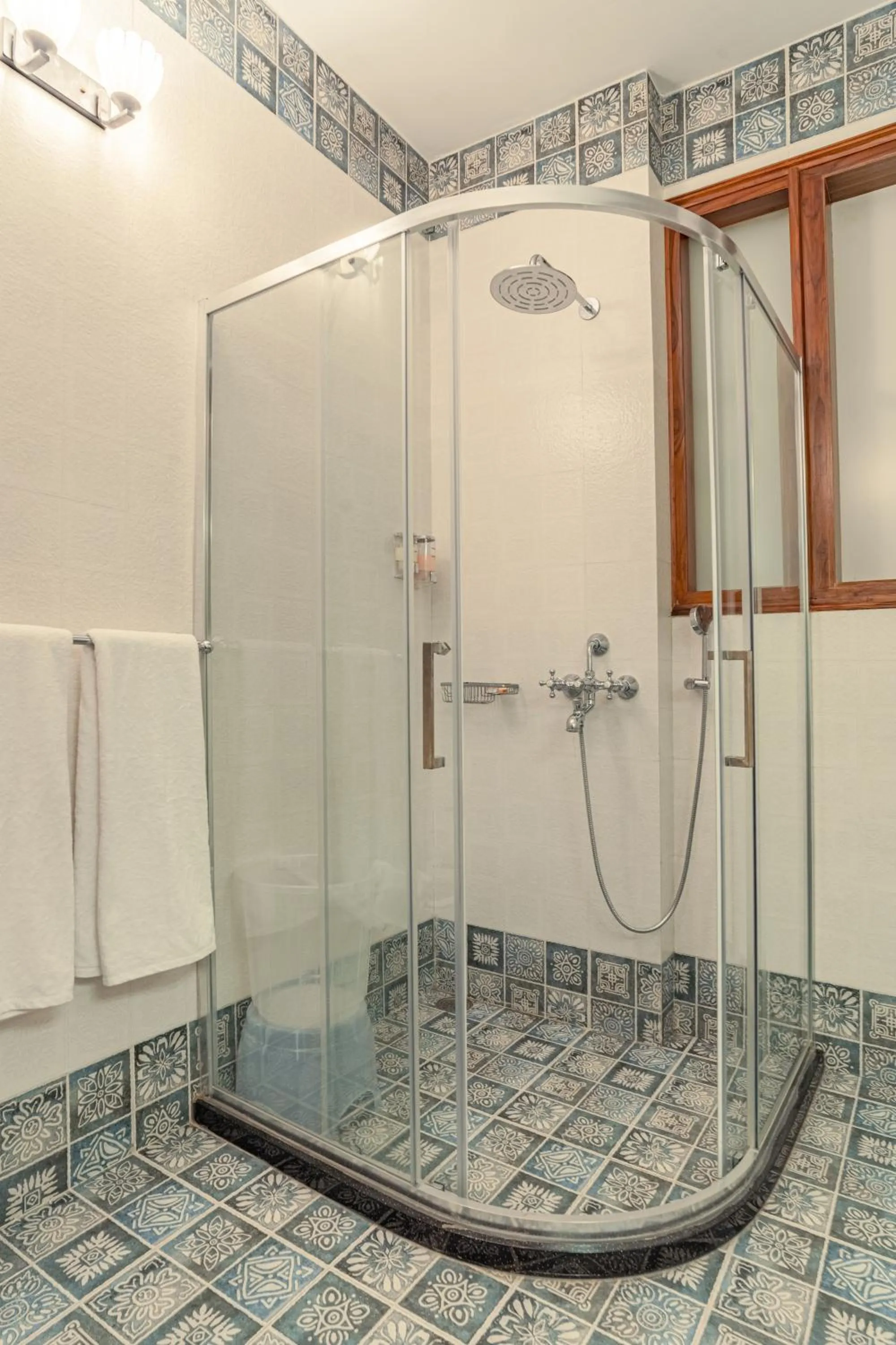 Shower in Anchorage 42