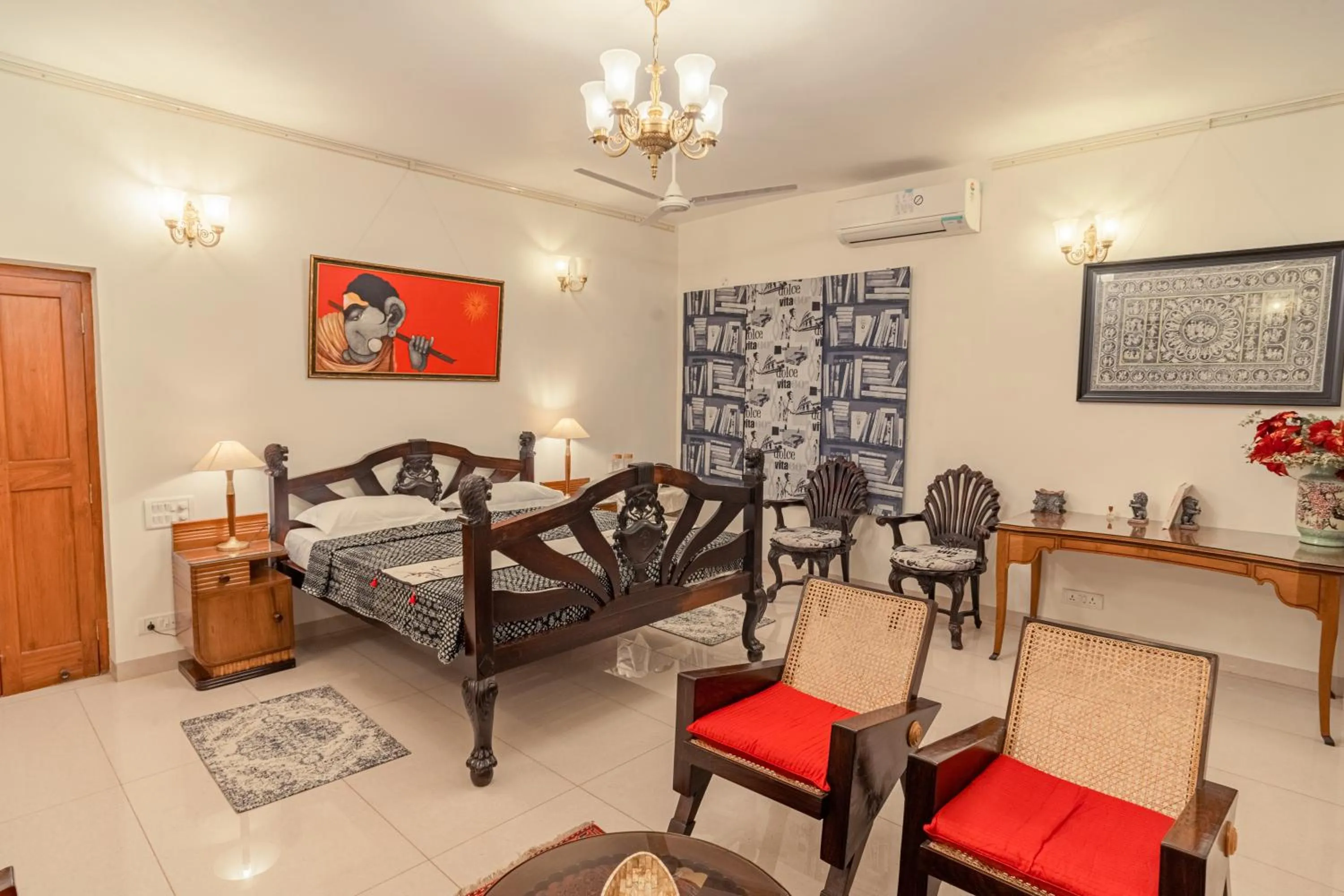 Photo of the whole room in Anchorage 42