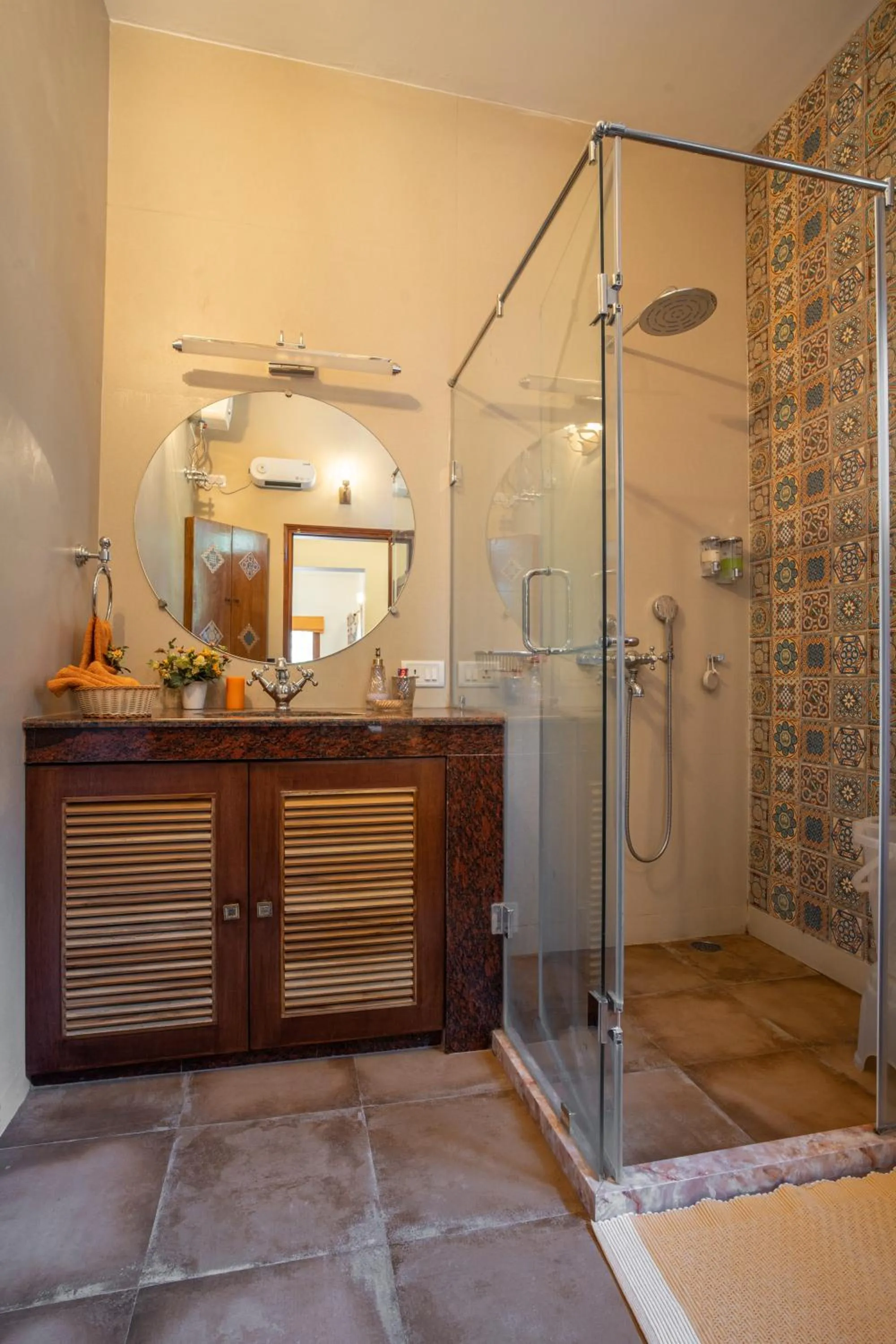 Shower in Anchorage 42