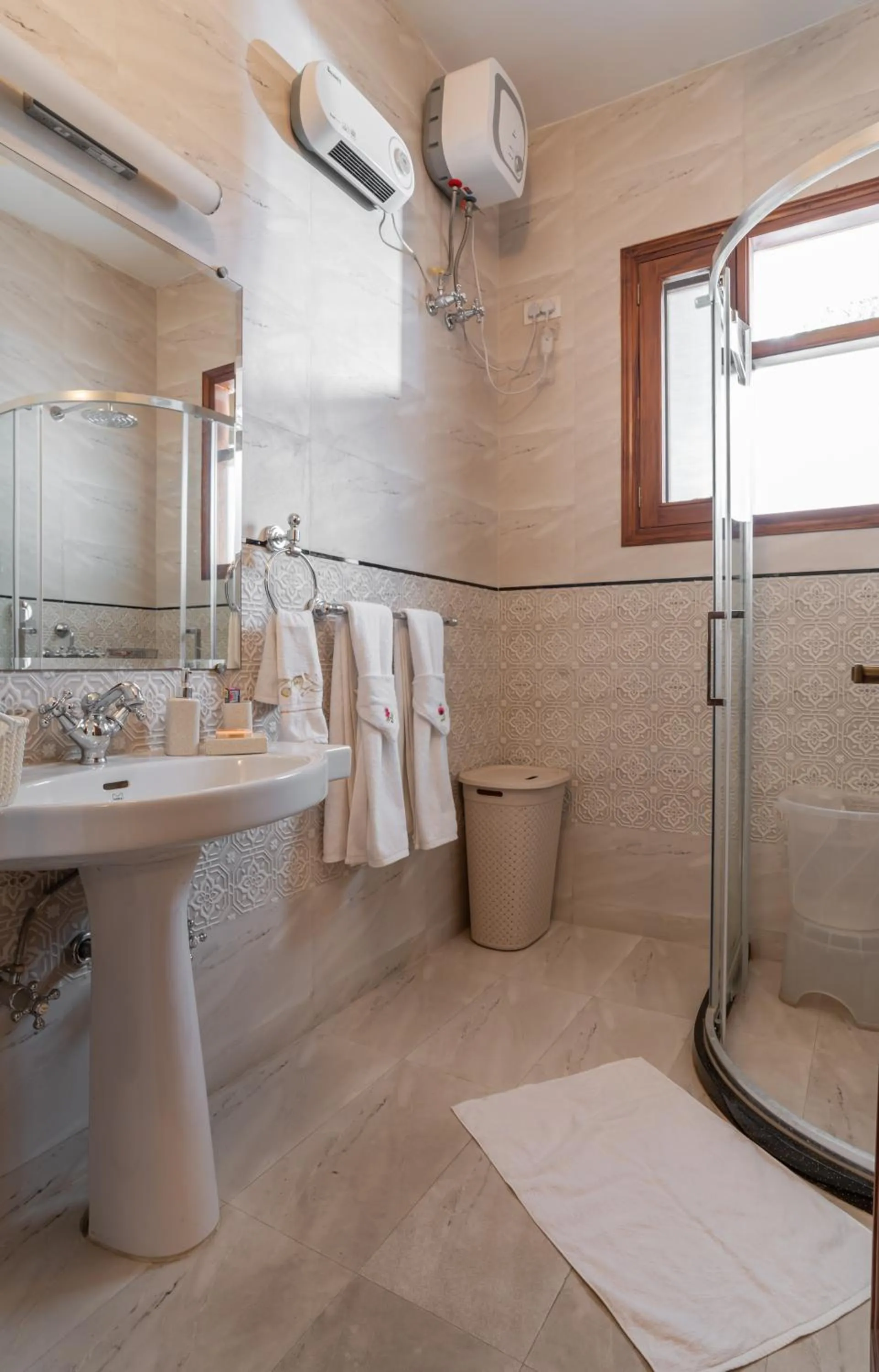 Shower in Anchorage 42