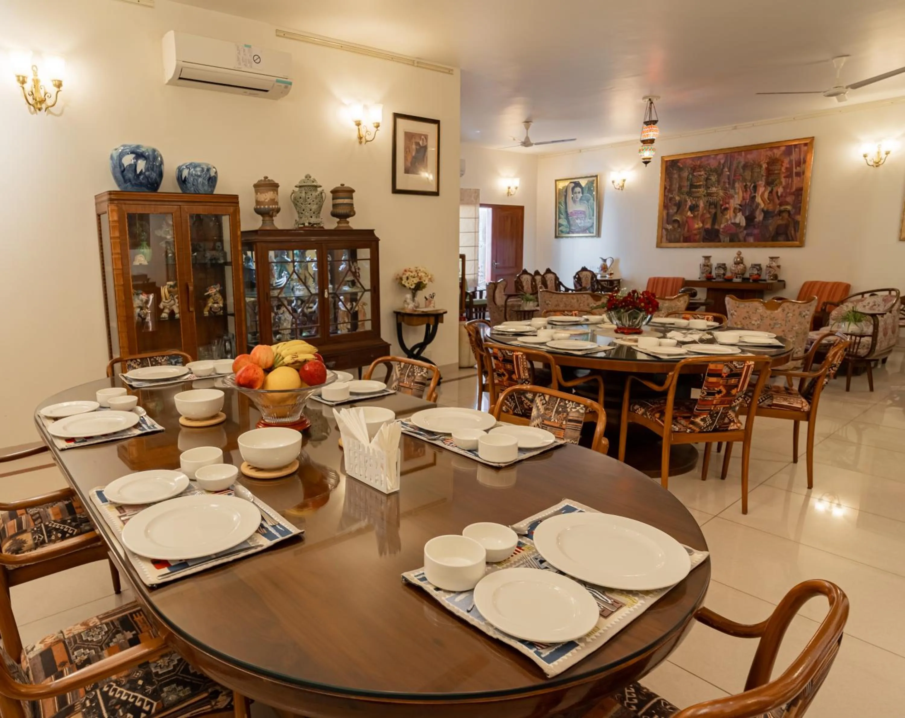 Dining area in Anchorage 42