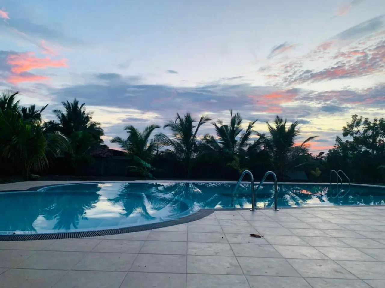 Swimming pool in Paddyway Resort
