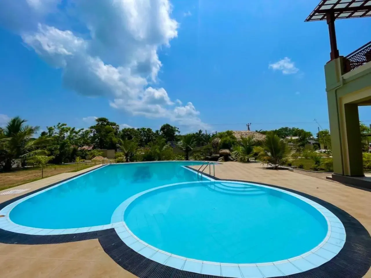 Property building in Paddyway Resort Property building in Paddyway Resort