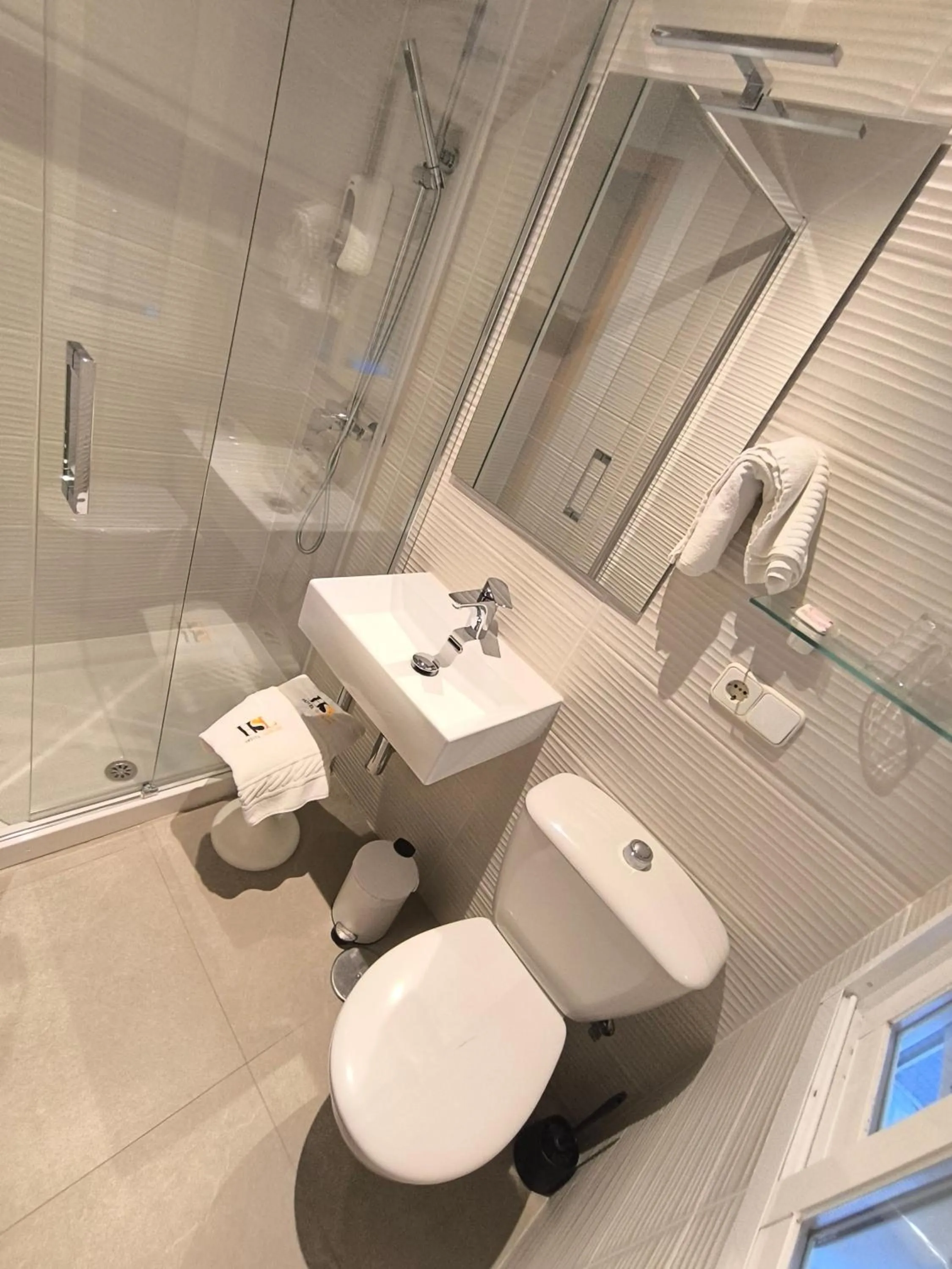 Bathroom in Hotel San Luis