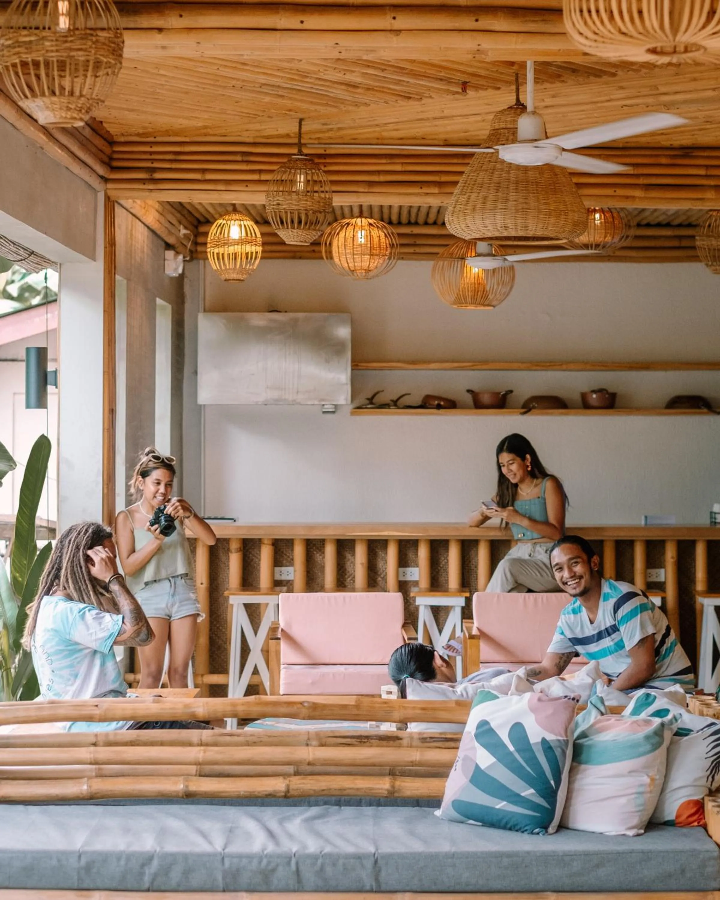 Communal lounge/ TV room in Happiness Hostel Siargao