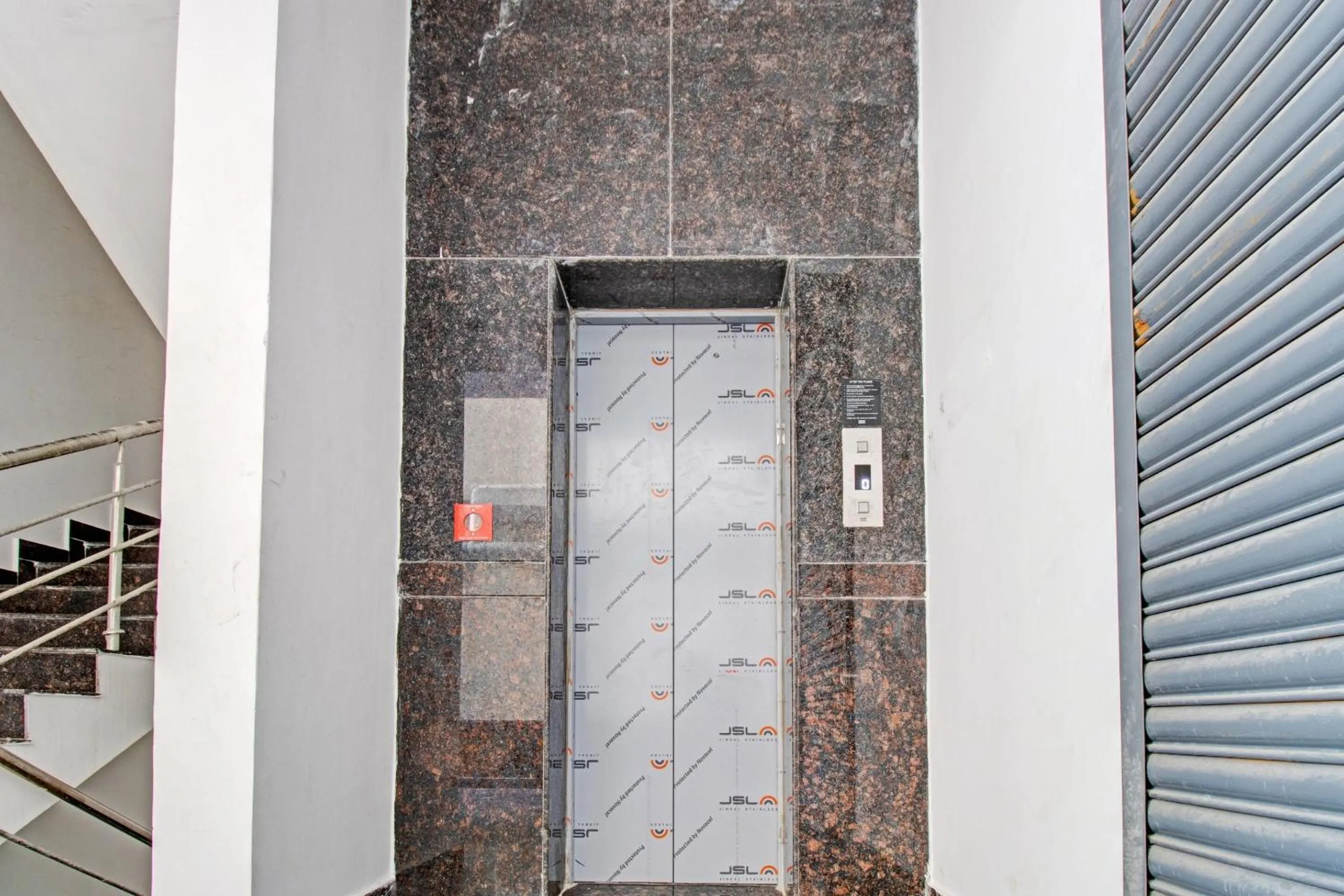 Lobby or reception in Collection O Petals Otium Business Hotel