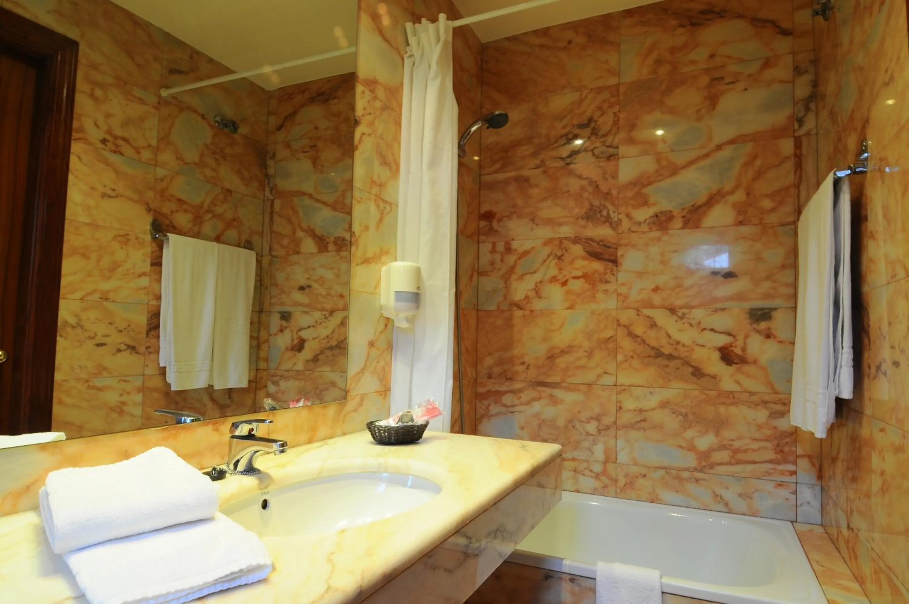 Bathroom in ETH Pomer