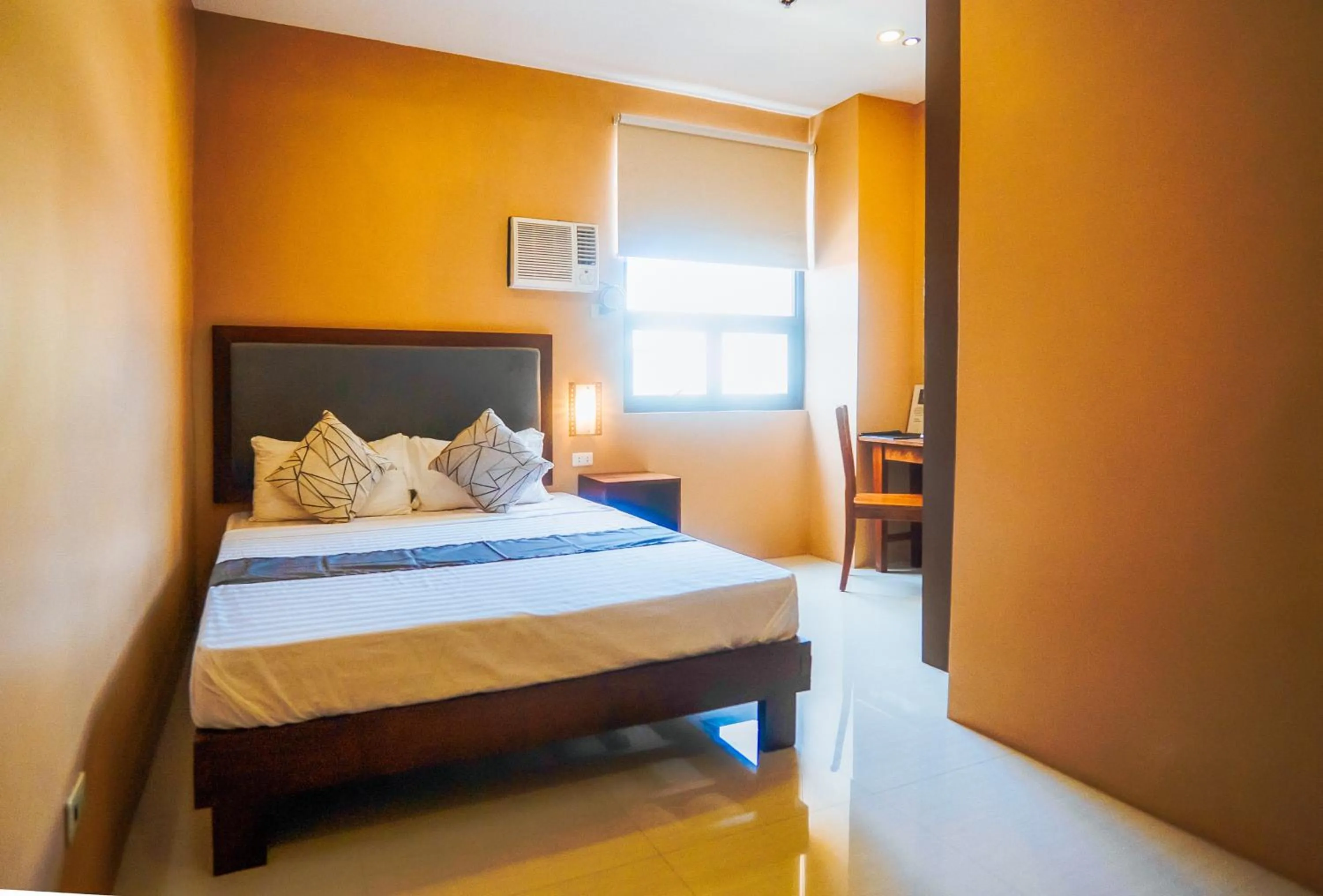 Bed in RedDoorz Plus @ Hotel Platinum Occidental Mindoro
