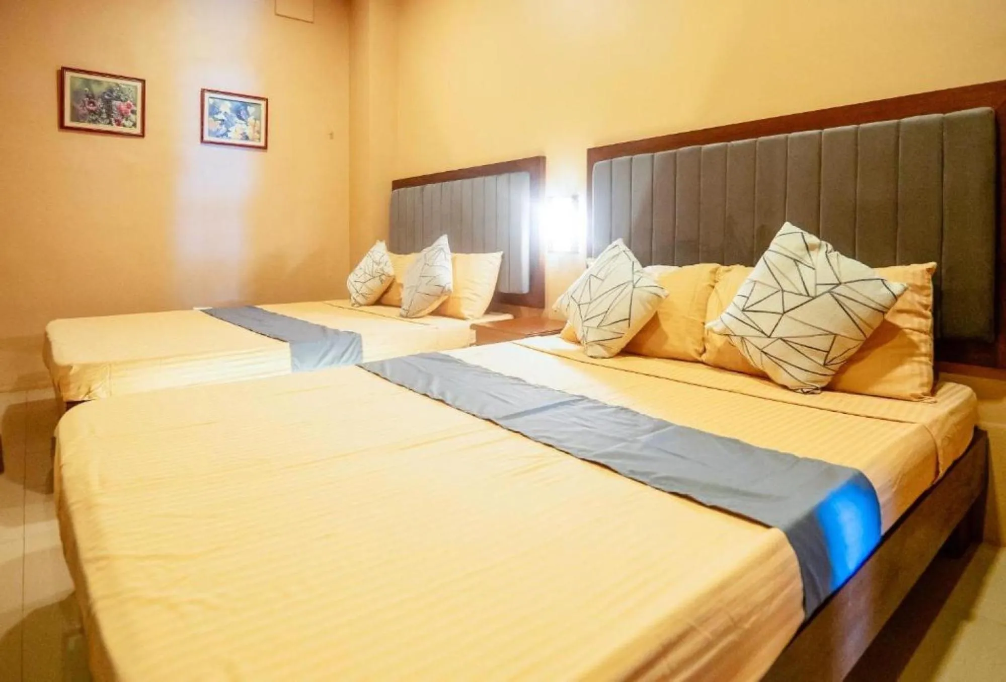 Bed in RedDoorz Plus @ Hotel Platinum Occidental Mindoro