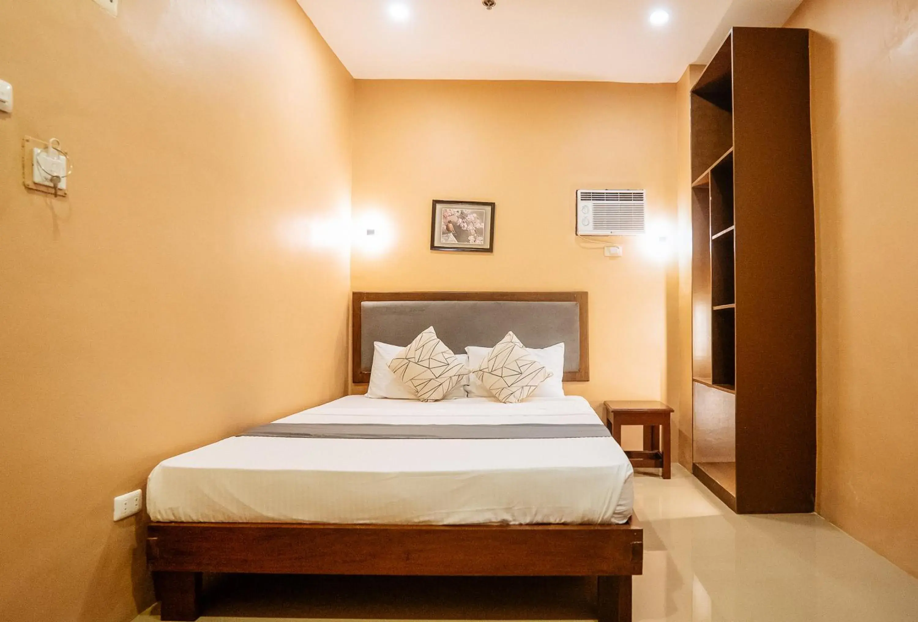 Standard Double Room in RedDoorz Plus @ Hotel Platinum Occidental Mindoro Standard Double Room in RedDoorz Plus @ Hotel Platinum Occidental Mindoro