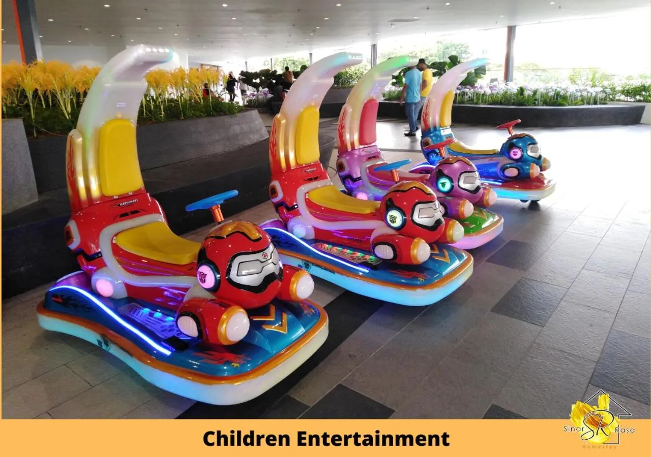 Evening entertainment in Sinar Rasa Homestay at I-Soho, I-City