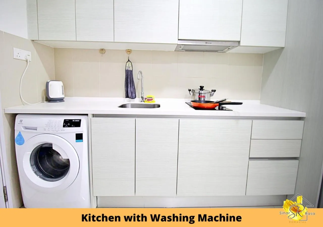 Kitchen or kitchenette in Sinar Rasa Homestay at I-Soho, I-City