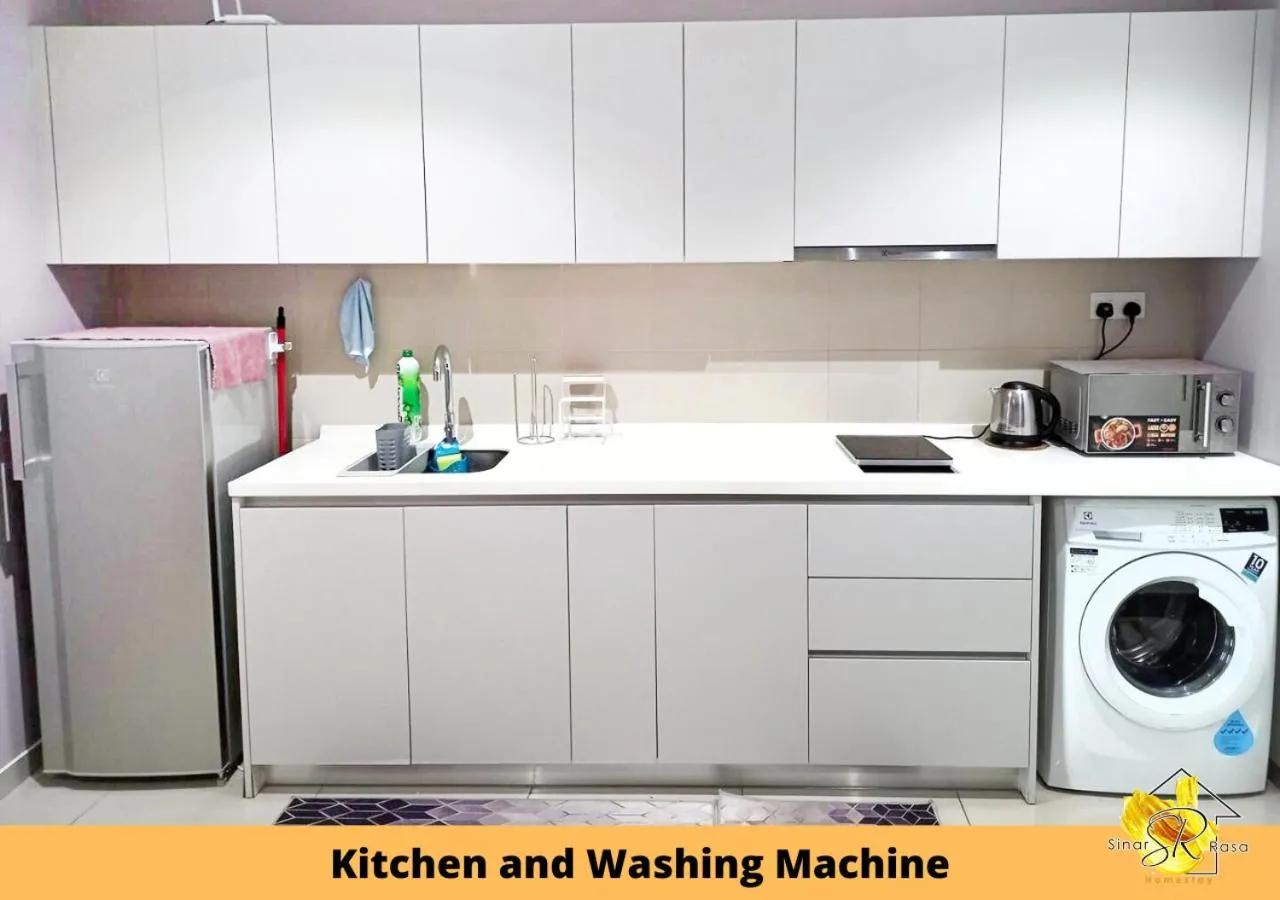 Kitchen or kitchenette in Sinar Rasa Homestay at I-Soho, I-City