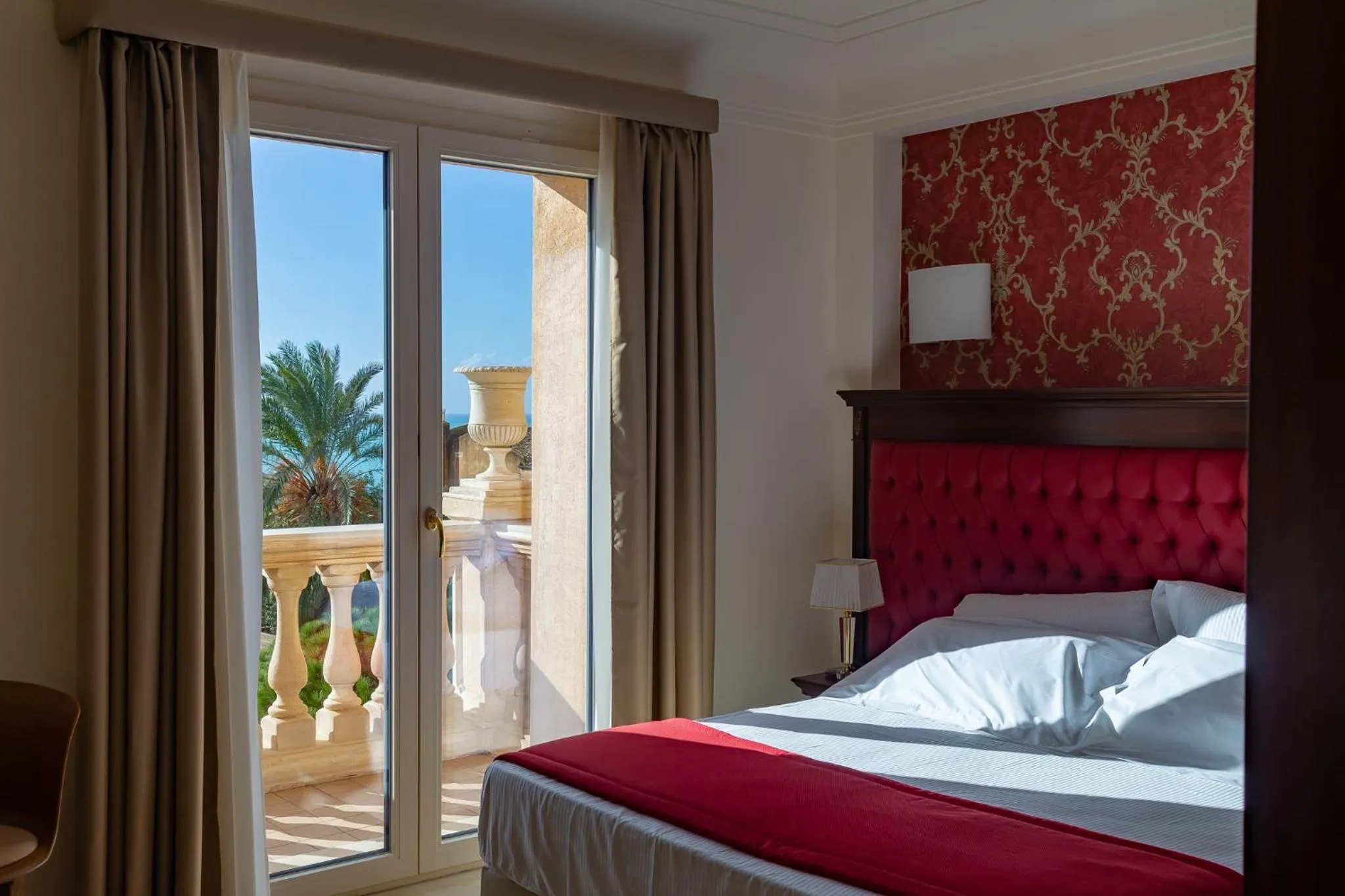 View (from property/room), Bed in La Paloma Blanca Hotel