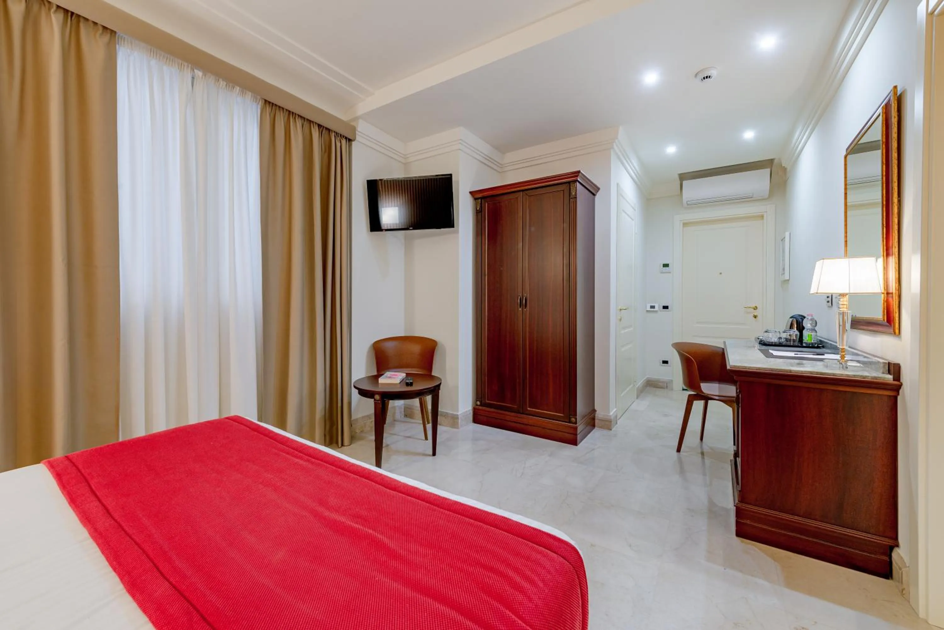 Bed in La Paloma Blanca Hotel