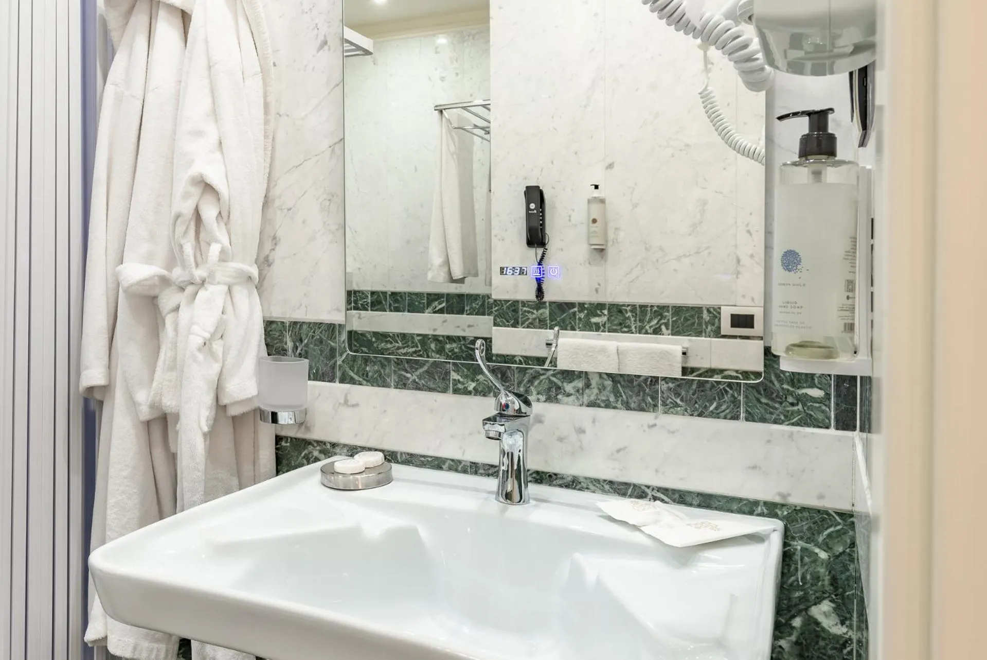 La Paloma Blanca Hotel