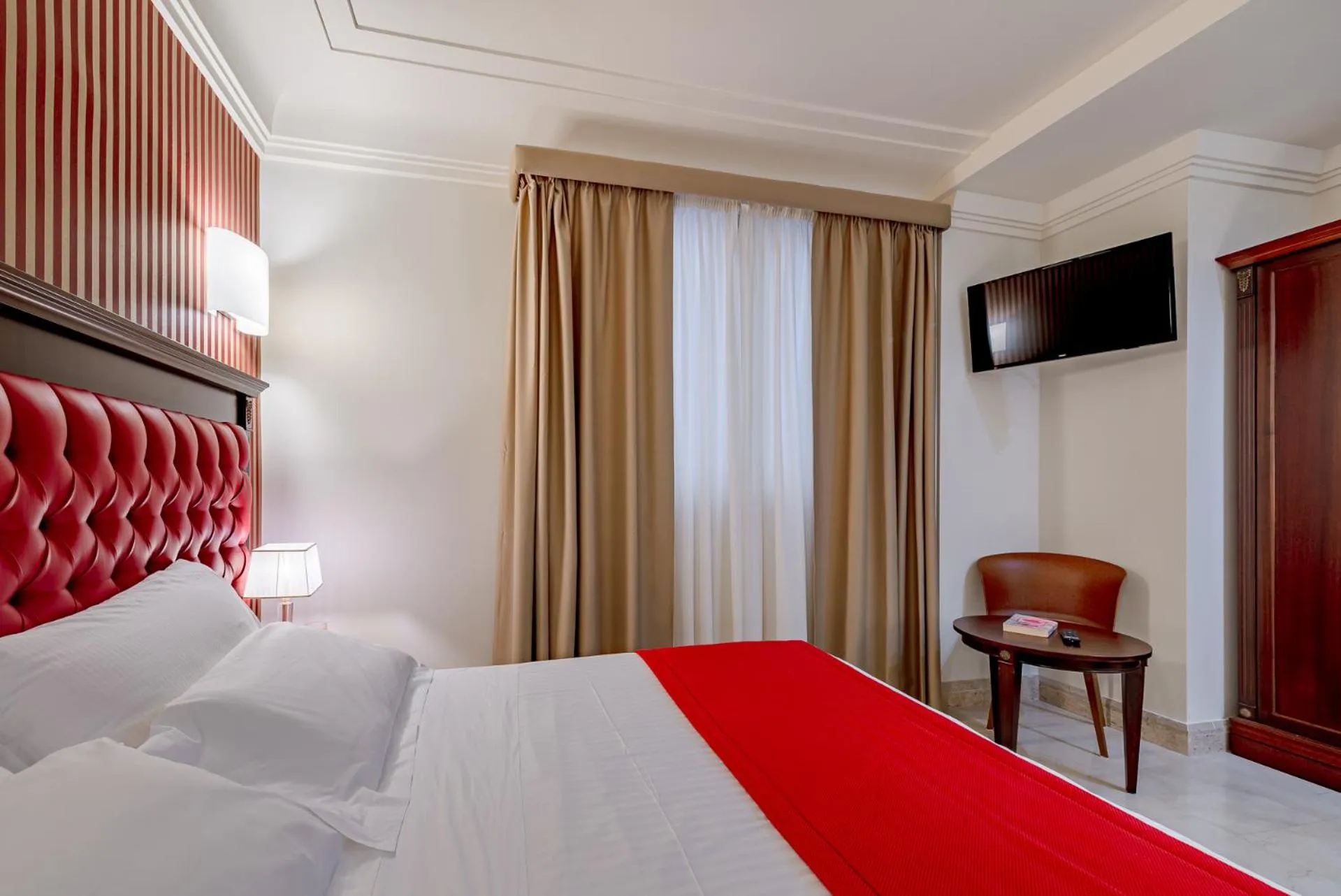 Bed in La Paloma Blanca Hotel