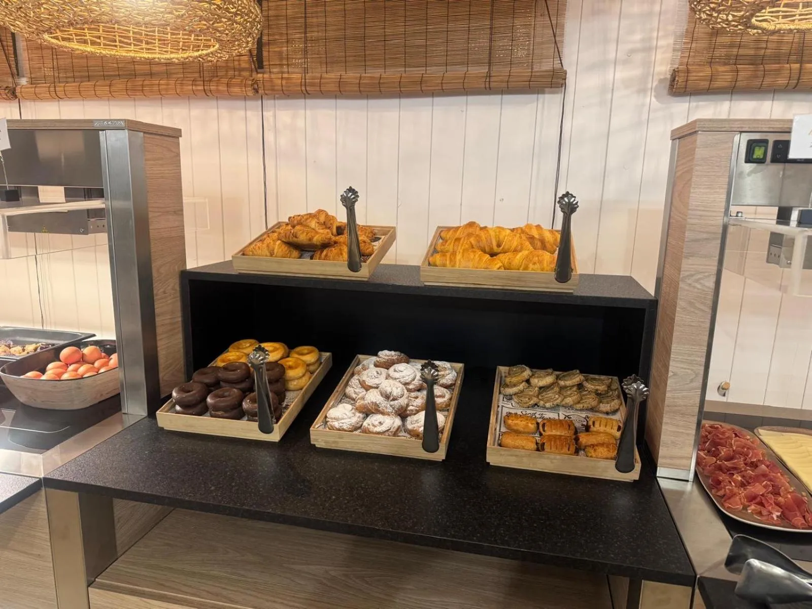 Restaurant/places to eat in Hotel Viella