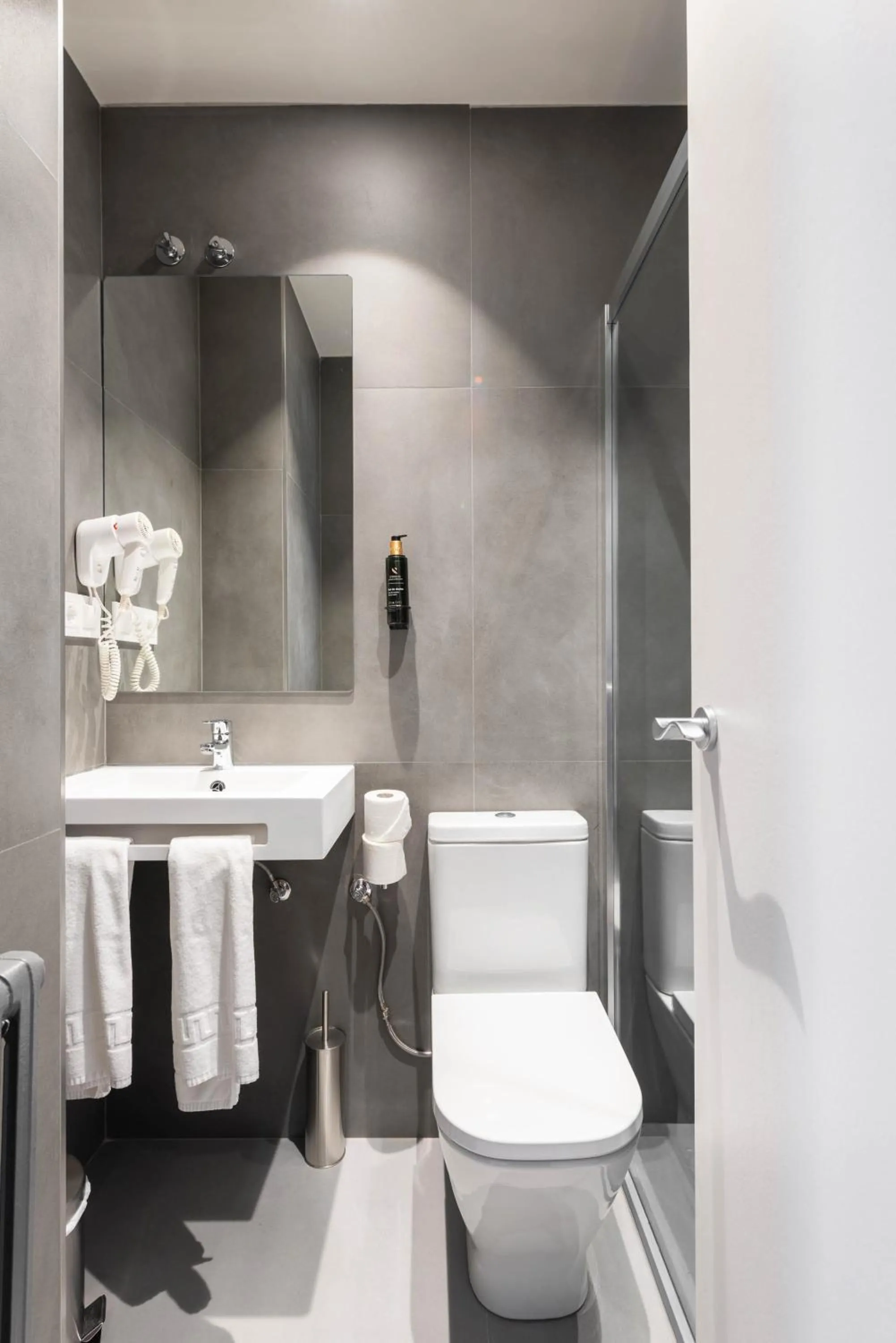 Bathroom in Hotel Viella