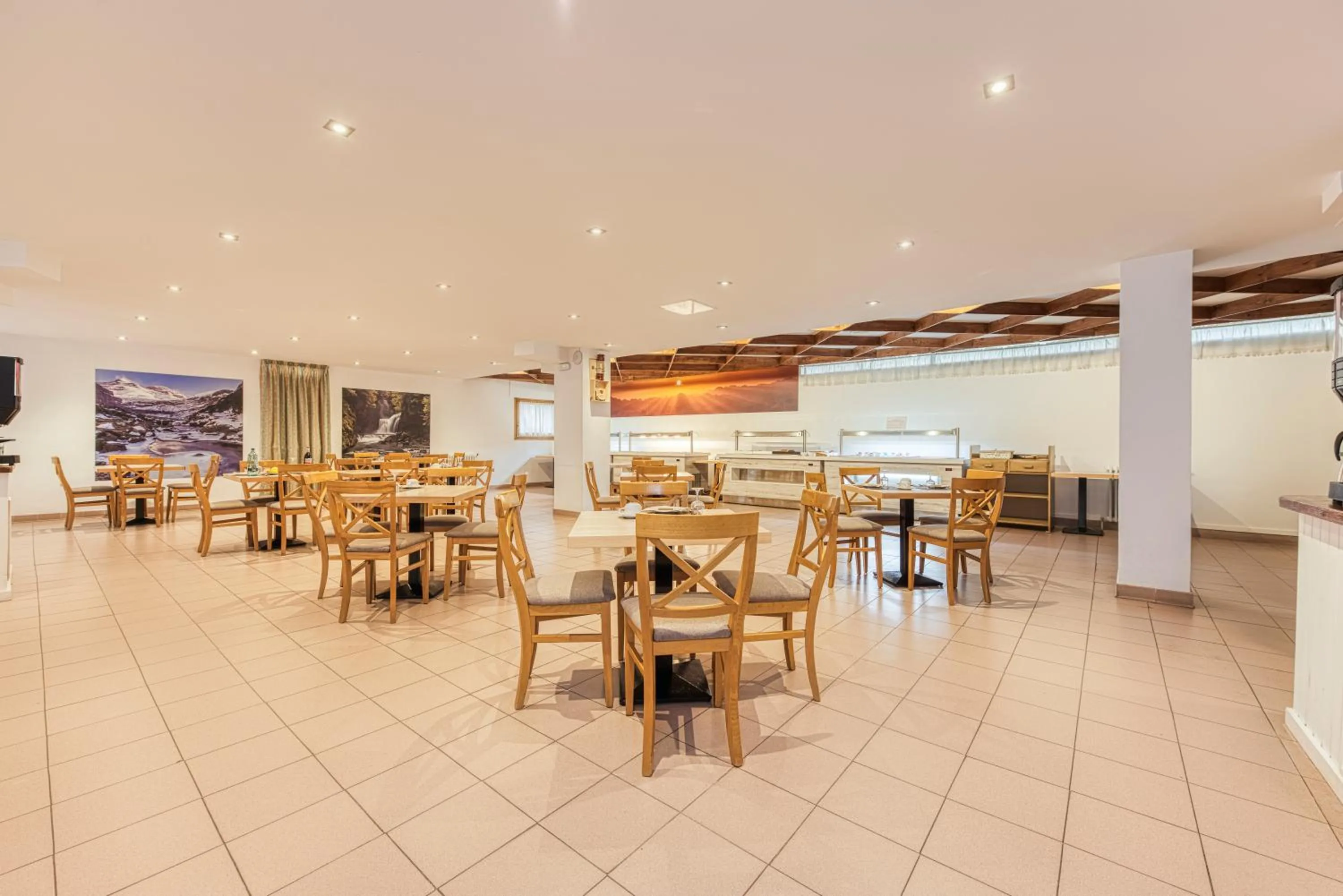 Food and drinks in Hotel Viella