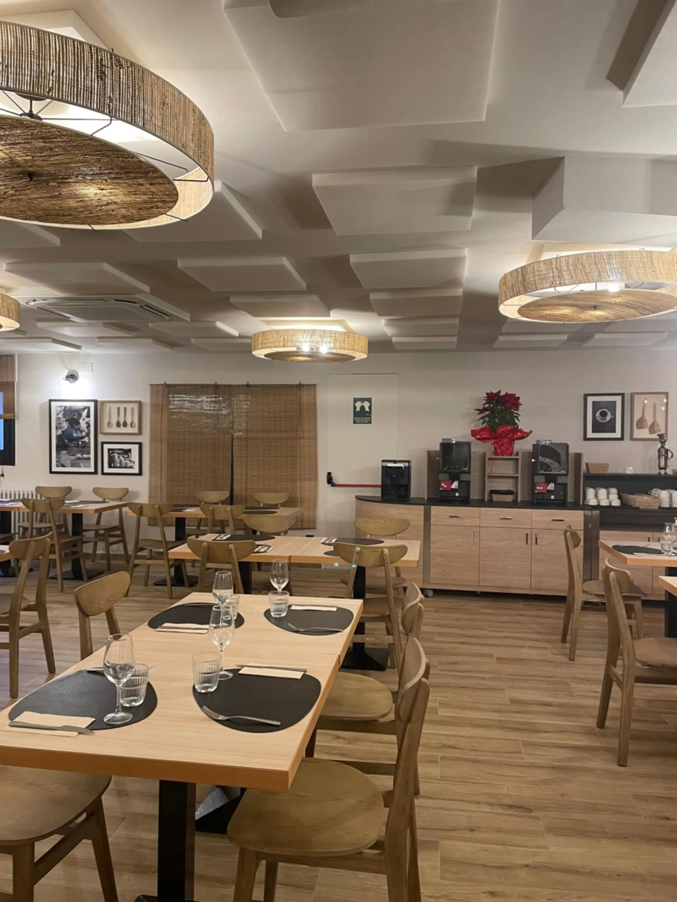 Restaurant/places to eat in Hotel Viella