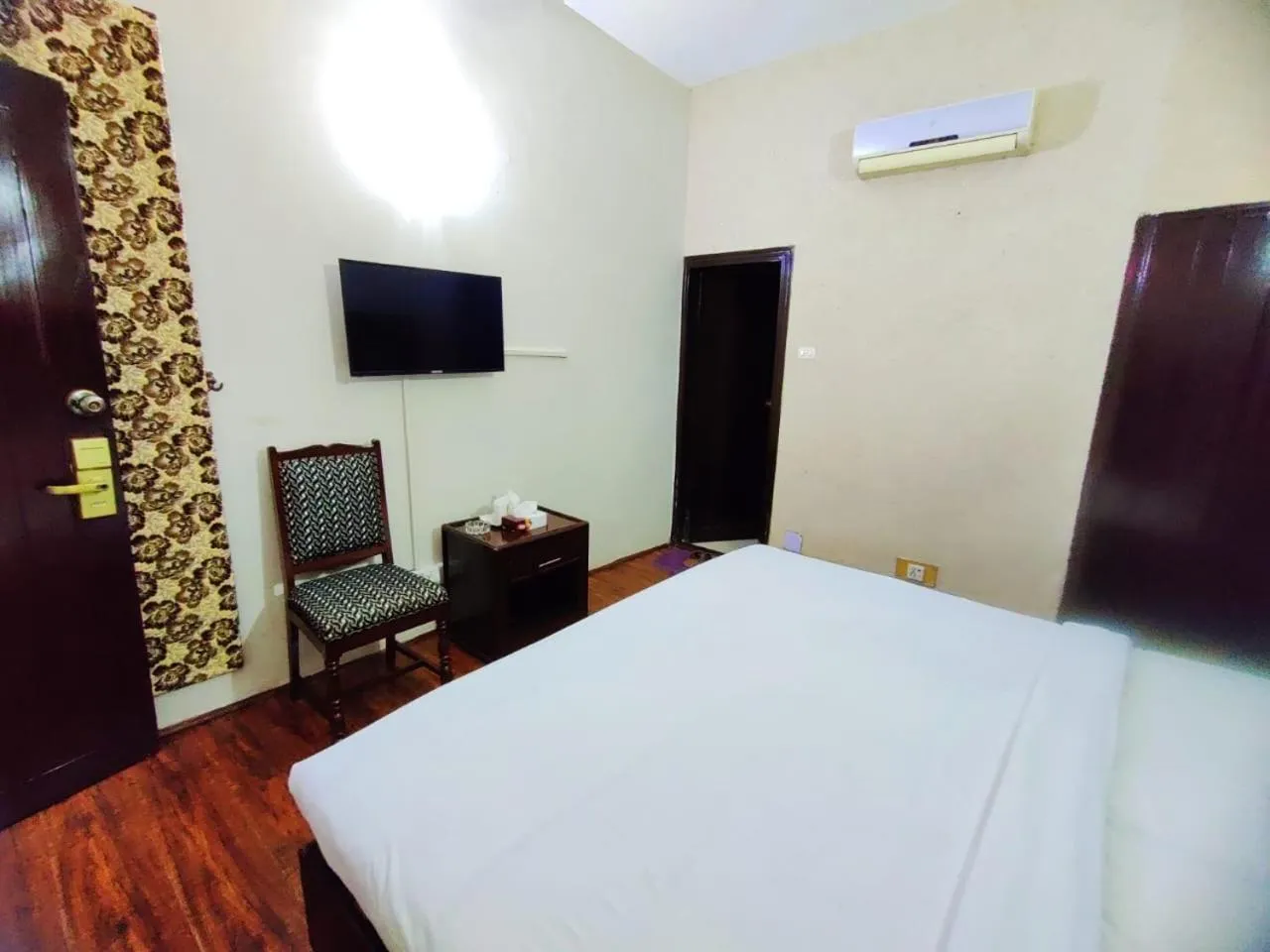 Bed in Margalla View Motel