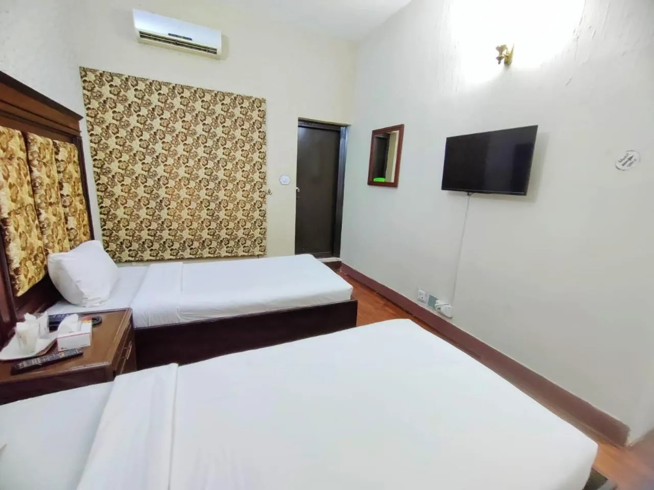 Bedroom, Bed in Margalla View Motel