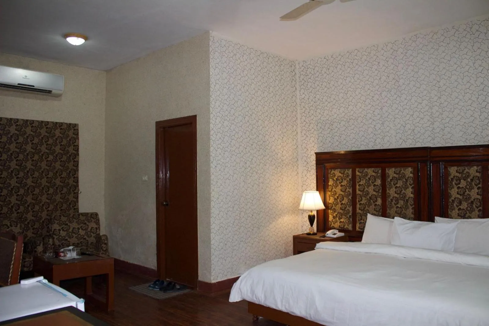 Bed in Margalla View Motel