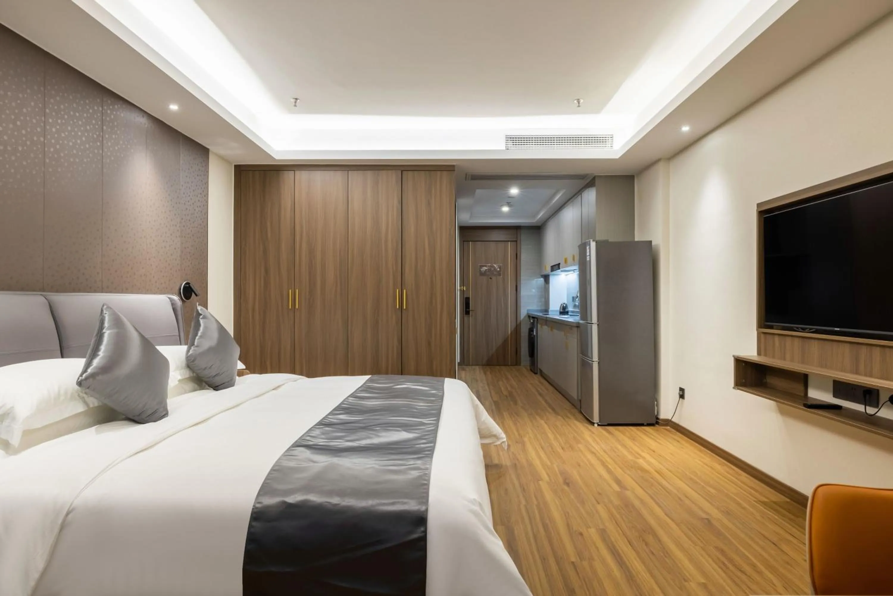 Communal lounge/ TV room, Bed in Citadines Zhengda Mall Hefei