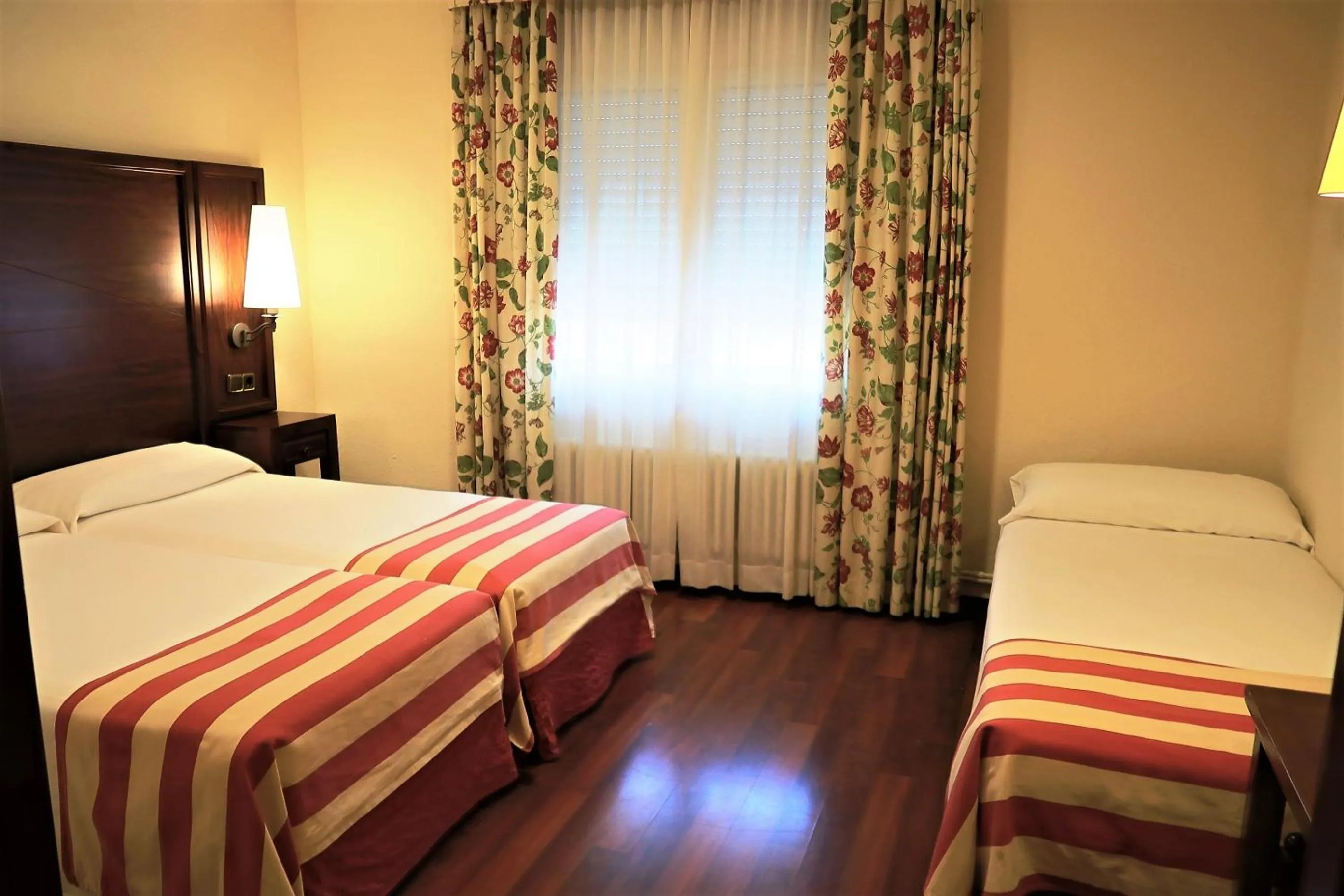 Photo of the whole room, Bed in Hotel Urogallo